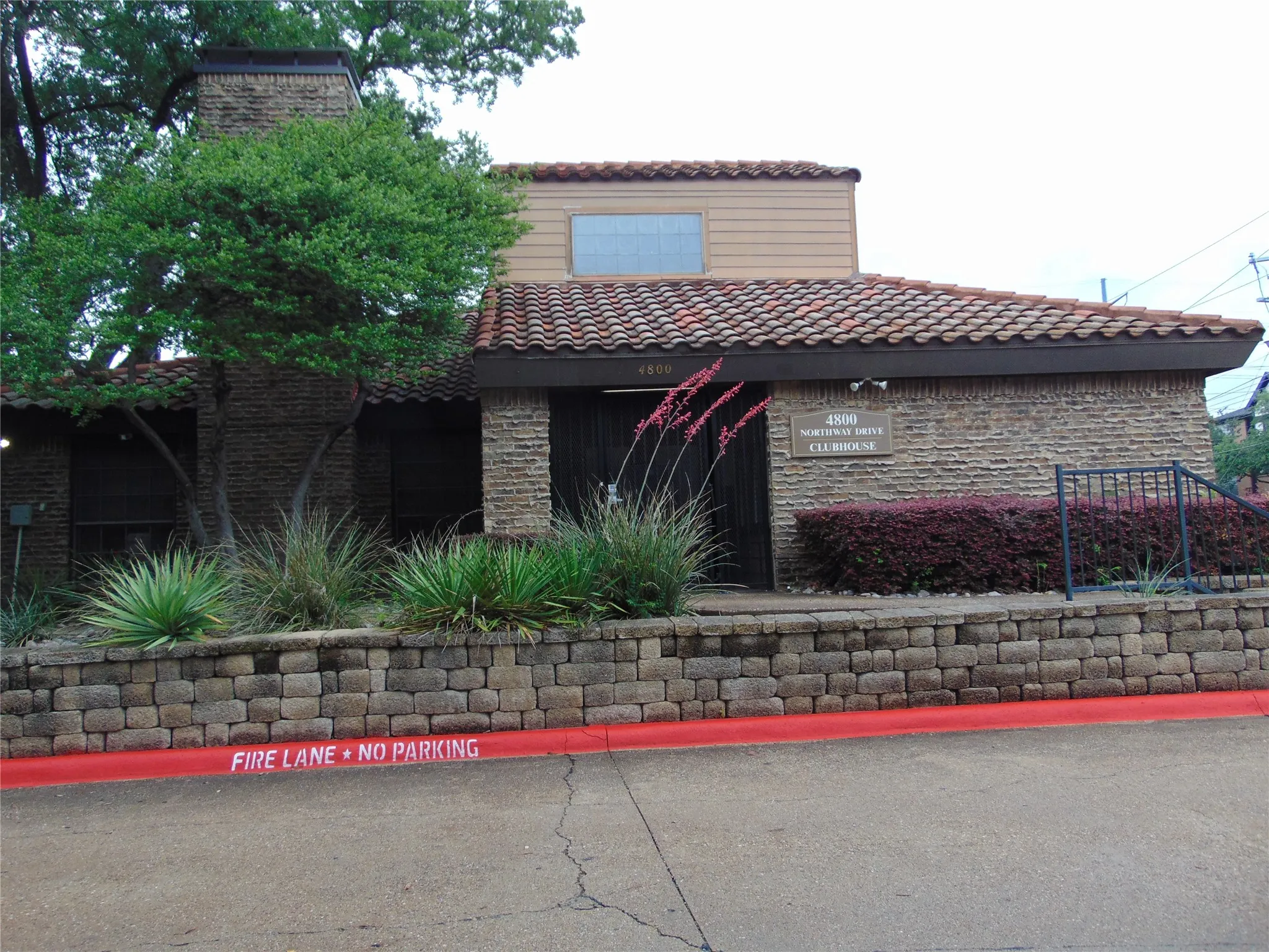 Condominium For Sale in Dallas County , 4800 Northway Drive 2A, Dallas, Texas 75206, 2 Bedroom, 2 Bathroom, 1 Garage spaces, 1,018 Sqft, built in 1981, mls#21255286, Real Estate Agent in Dallas, Homes For Sale in Dallas county, Homes For Sale in Dallas, Realtor in Dallas Texas, Real Estate Brokerage Independent Realty Texas, Luminita Cordes Realtor