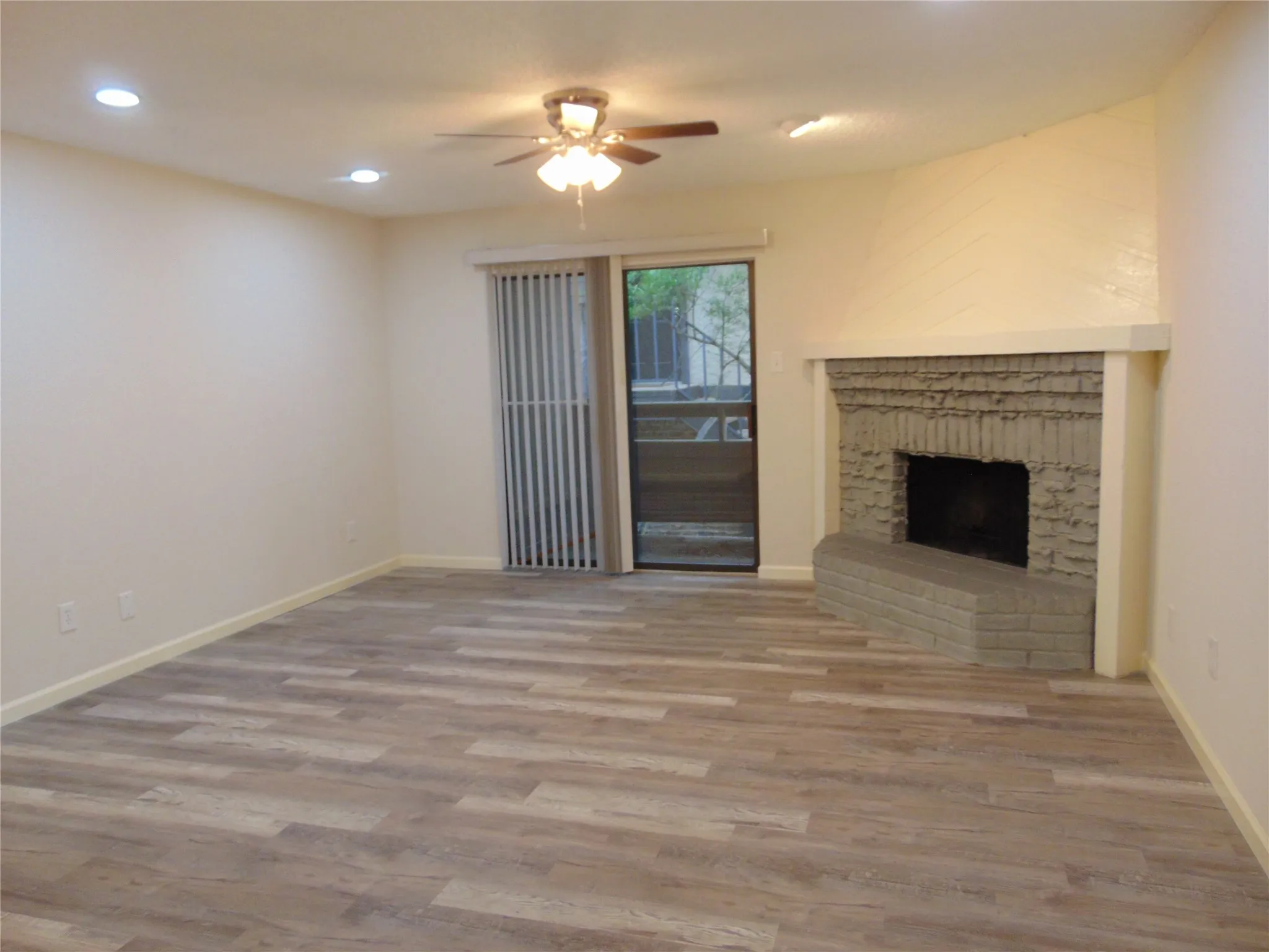 Condominium For Sale in Dallas County , 4800 Northway Drive 2A, Dallas, Texas 75206, 2 Bedroom, 2 Bathroom, 1 Garage spaces, 1,018 Sqft, built in 1981, mls#21255286, Real Estate Agent in Dallas, Homes For Sale in Dallas county, Homes For Sale in Dallas, Realtor in Dallas Texas, Real Estate Brokerage Independent Realty Texas, Luminita Cordes Realtor
