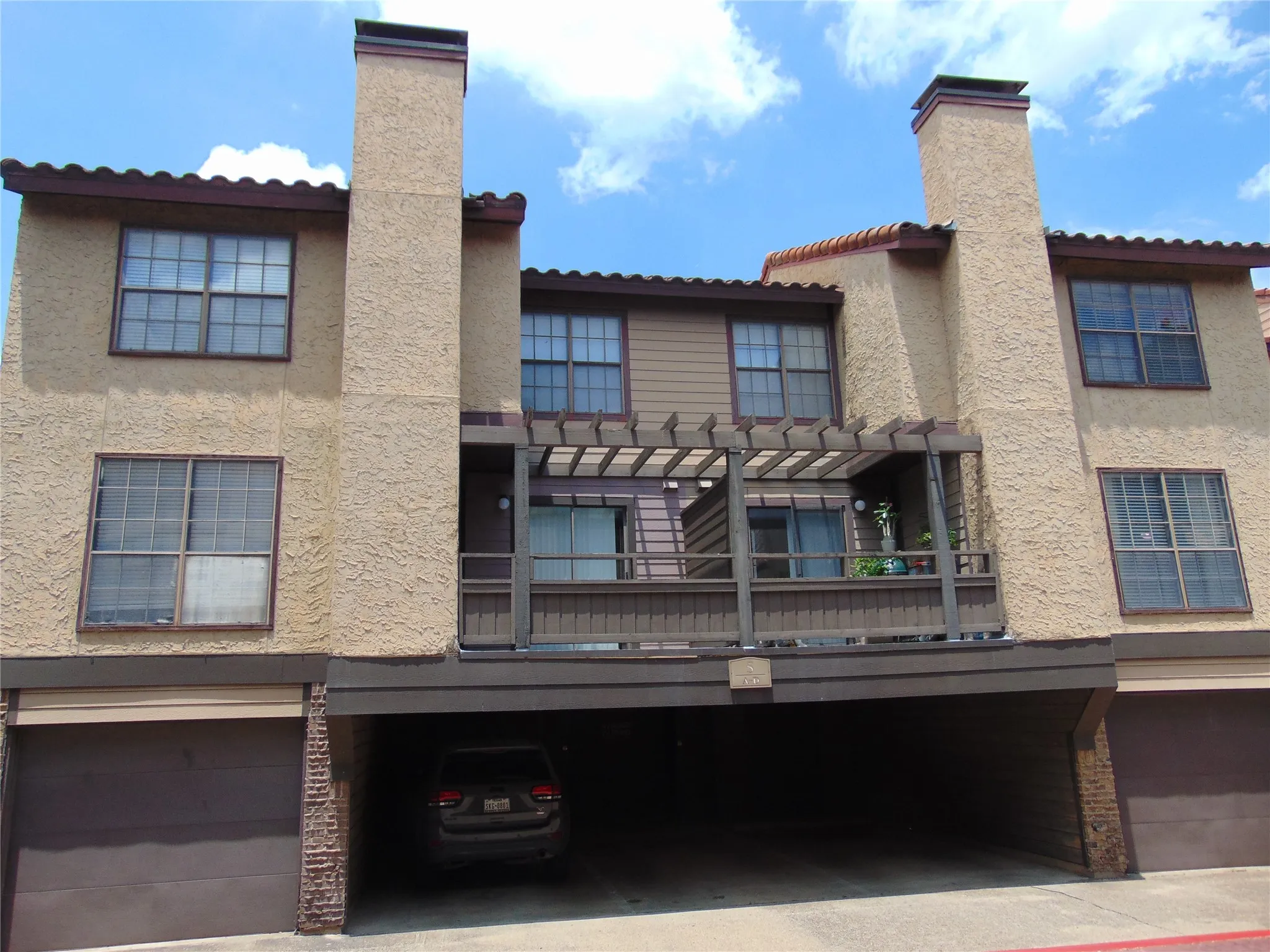 Condominium For Sale in Dallas County , 4800 Northway Drive 2A, Dallas, Texas 75206, 2 Bedroom, 2 Bathroom, 1 Garage spaces, 1,018 Sqft, built in 1981, mls#21255286, Real Estate Agent in Dallas, Homes For Sale in Dallas county, Homes For Sale in Dallas, Realtor in Dallas Texas, Real Estate Brokerage Independent Realty Texas, Luminita Cordes Realtor