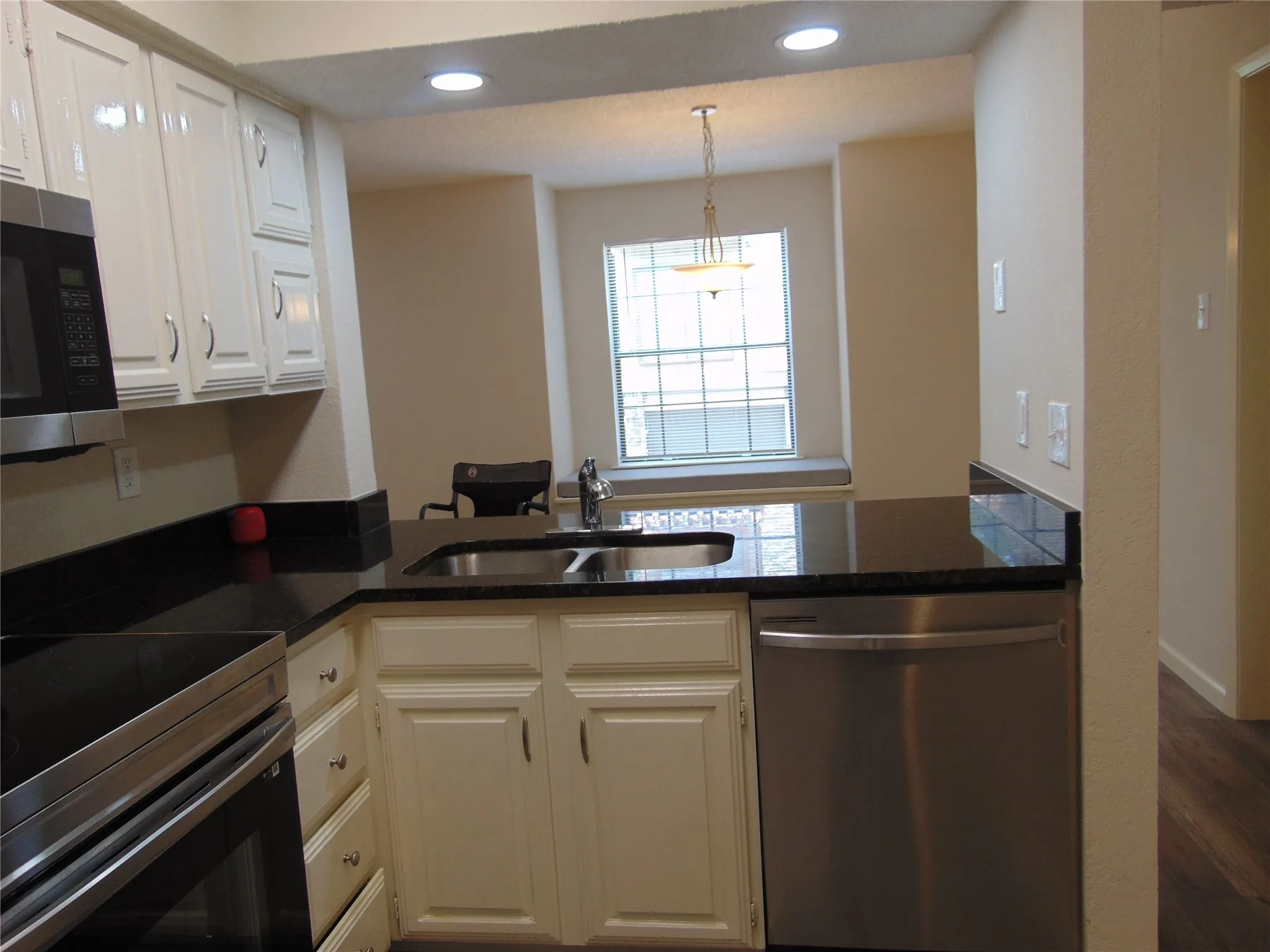 Condominium For Sale in Dallas County , 4800 Northway Drive 2A, Dallas, Texas 75206, 2 Bedroom, 2 Bathroom, 1 Garage spaces, 1,018 Sqft, built in 1981, mls#21255286, Real Estate Agent in Dallas, Homes For Sale in Dallas county, Homes For Sale in Dallas, Realtor in Dallas Texas, Real Estate Brokerage Independent Realty Texas, Luminita Cordes Realtor