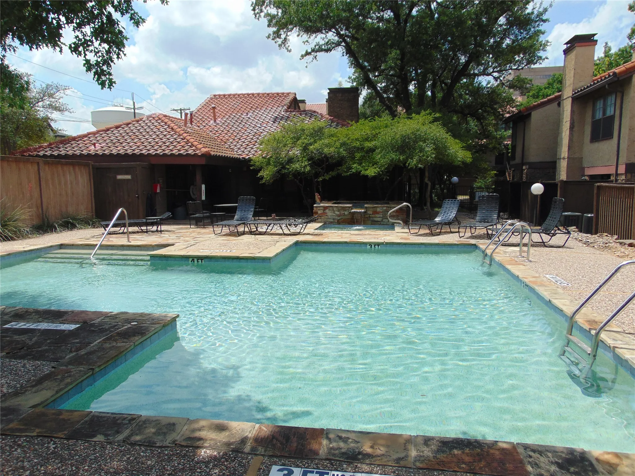 Condominium For Sale in Dallas County , 4800 Northway Drive 2A, Dallas, Texas 75206, 2 Bedroom, 2 Bathroom, 1 Garage spaces, 1,018 Sqft, built in 1981, mls#21255286, Real Estate Agent in Dallas, Homes For Sale in Dallas county, Homes For Sale in Dallas, Realtor in Dallas Texas, Real Estate Brokerage Independent Realty Texas, Luminita Cordes Realtor