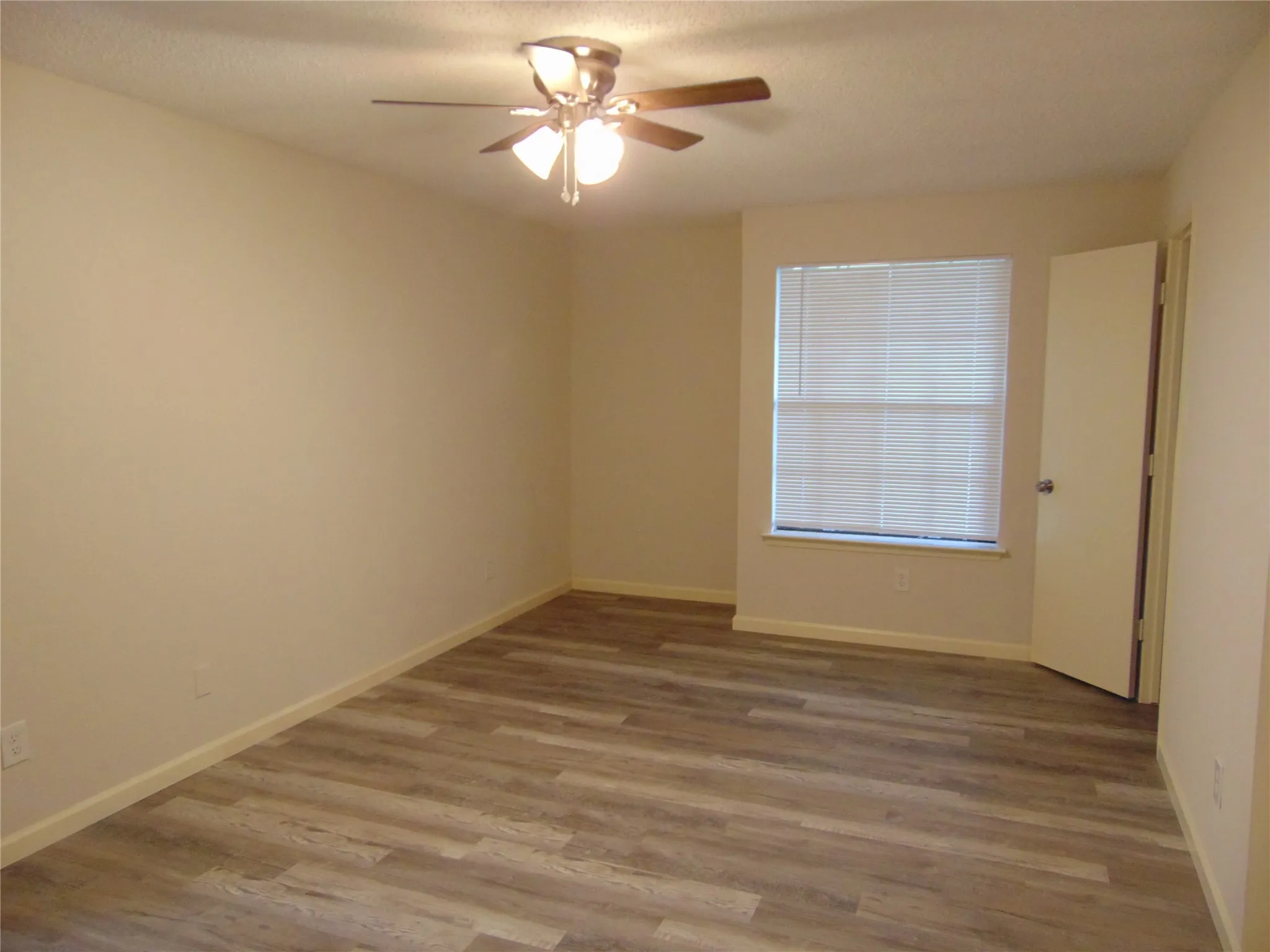 Condominium For Sale in Dallas County , 4800 Northway Drive 2A, Dallas, Texas 75206, 2 Bedroom, 2 Bathroom, 1 Garage spaces, 1,018 Sqft, built in 1981, mls#21255286, Real Estate Agent in Dallas, Homes For Sale in Dallas county, Homes For Sale in Dallas, Realtor in Dallas Texas, Real Estate Brokerage Independent Realty Texas, Luminita Cordes Realtor