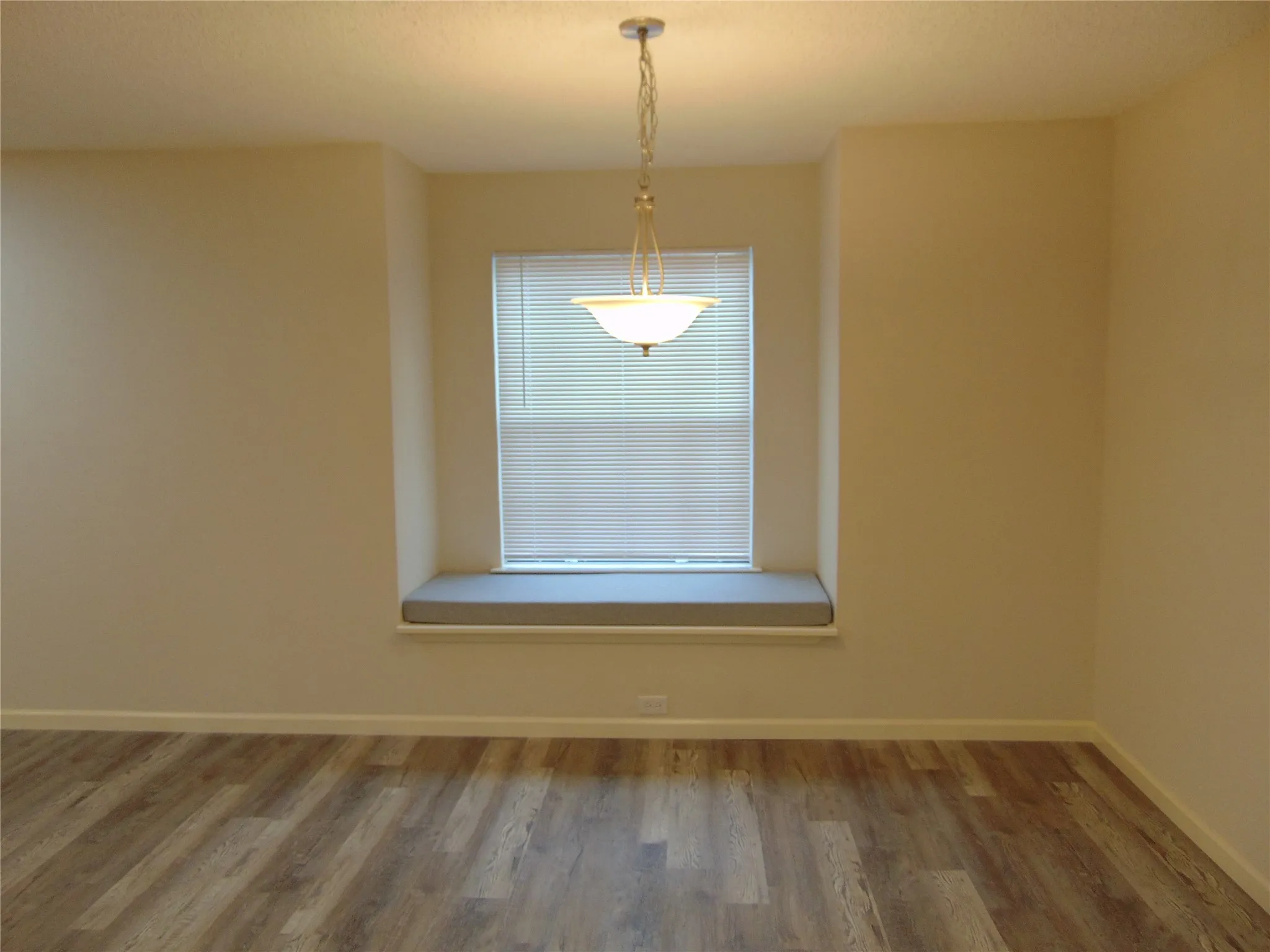 Condominium For Sale in Dallas County , 4800 Northway Drive 2A, Dallas, Texas 75206, 2 Bedroom, 2 Bathroom, 1 Garage spaces, 1,018 Sqft, built in 1981, mls#21255286, Real Estate Agent in Dallas, Homes For Sale in Dallas county, Homes For Sale in Dallas, Realtor in Dallas Texas, Real Estate Brokerage Independent Realty Texas, Luminita Cordes Realtor