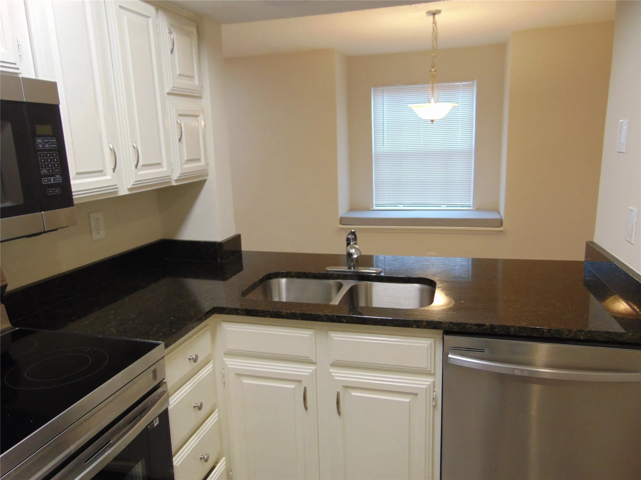 Condominium For Sale in Dallas County , 4800 Northway Drive 2A, Dallas, Texas 75206, 2 Bedroom, 2 Bathroom, 1 Garage spaces, 1,018 Sqft, built in 1981, mls#21255286, Real Estate Agent in Dallas, Homes For Sale in Dallas county, Homes For Sale in Dallas, Realtor in Dallas Texas, Real Estate Brokerage Independent Realty Texas, Luminita Cordes Realtor