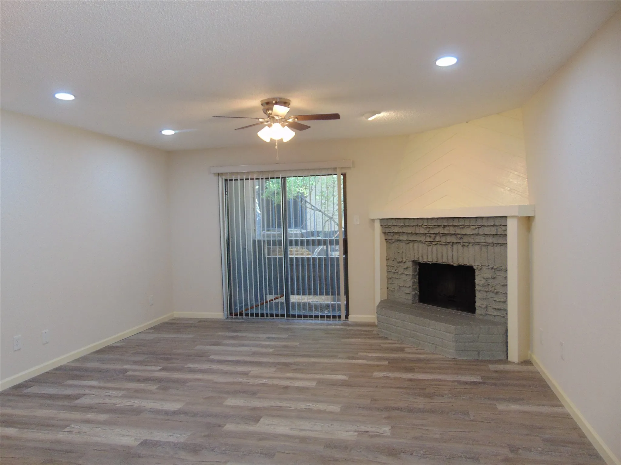 Condominium For Sale in Dallas County , 4800 Northway Drive 2A, Dallas, Texas 75206, 2 Bedroom, 2 Bathroom, 1 Garage spaces, 1,018 Sqft, built in 1981, mls#21255286, Real Estate Agent in Dallas, Homes For Sale in Dallas county, Homes For Sale in Dallas, Realtor in Dallas Texas, Real Estate Brokerage Independent Realty Texas, Luminita Cordes Realtor
