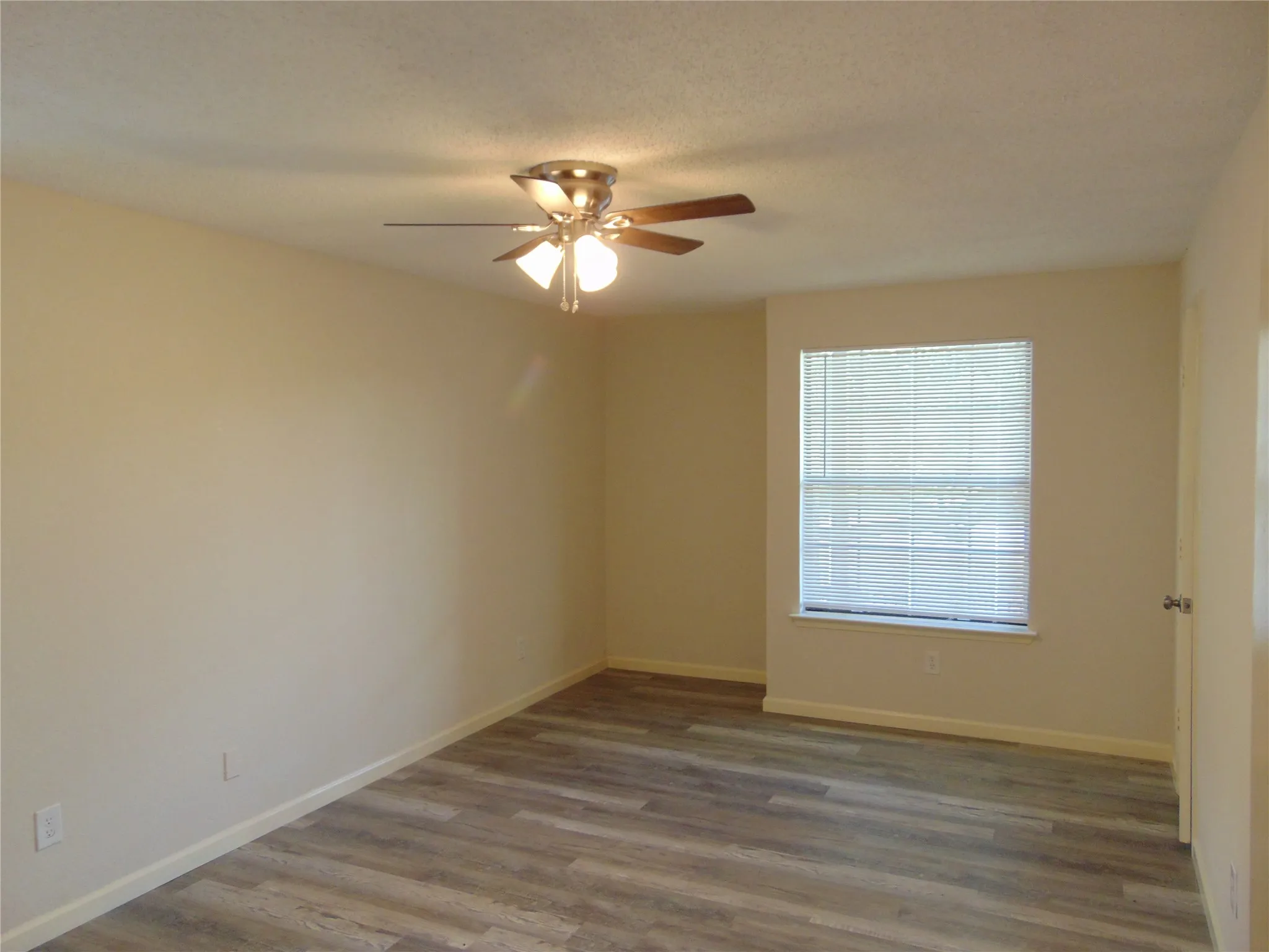 Condominium For Sale in Dallas County , 4800 Northway Drive 2A, Dallas, Texas 75206, 2 Bedroom, 2 Bathroom, 1 Garage spaces, 1,018 Sqft, built in 1981, mls#21255286, Real Estate Agent in Dallas, Homes For Sale in Dallas county, Homes For Sale in Dallas, Realtor in Dallas Texas, Real Estate Brokerage Independent Realty Texas, Luminita Cordes Realtor