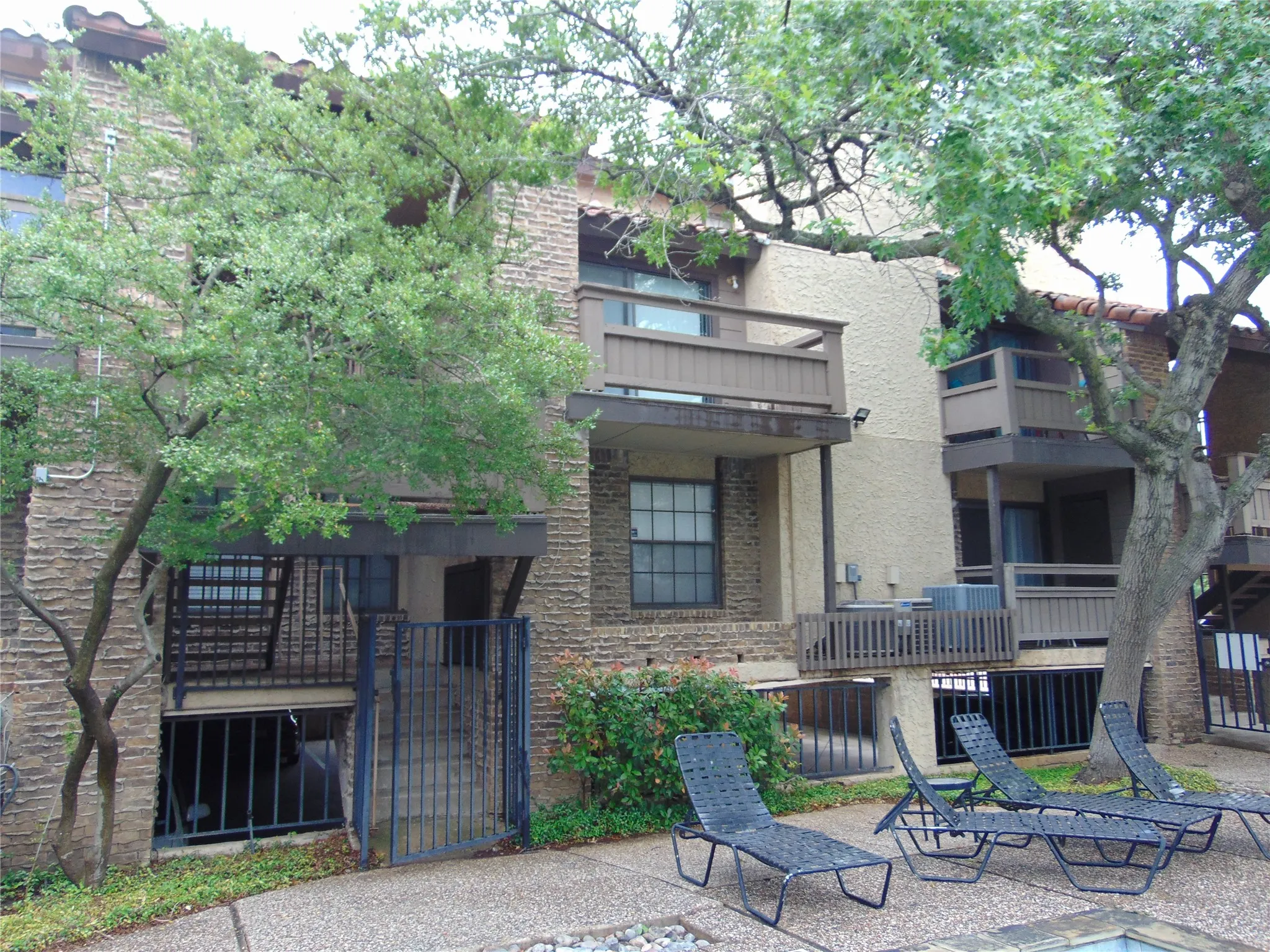 Condominium For Sale in Dallas County , 4800 Northway Drive 2A, Dallas, Texas 75206, 2 Bedroom, 2 Bathroom, 1 Garage spaces, 1,018 Sqft, built in 1981, mls#21255286, Real Estate Agent in Dallas, Homes For Sale in Dallas county, Homes For Sale in Dallas, Realtor in Dallas Texas, Real Estate Brokerage Independent Realty Texas, Luminita Cordes Realtor