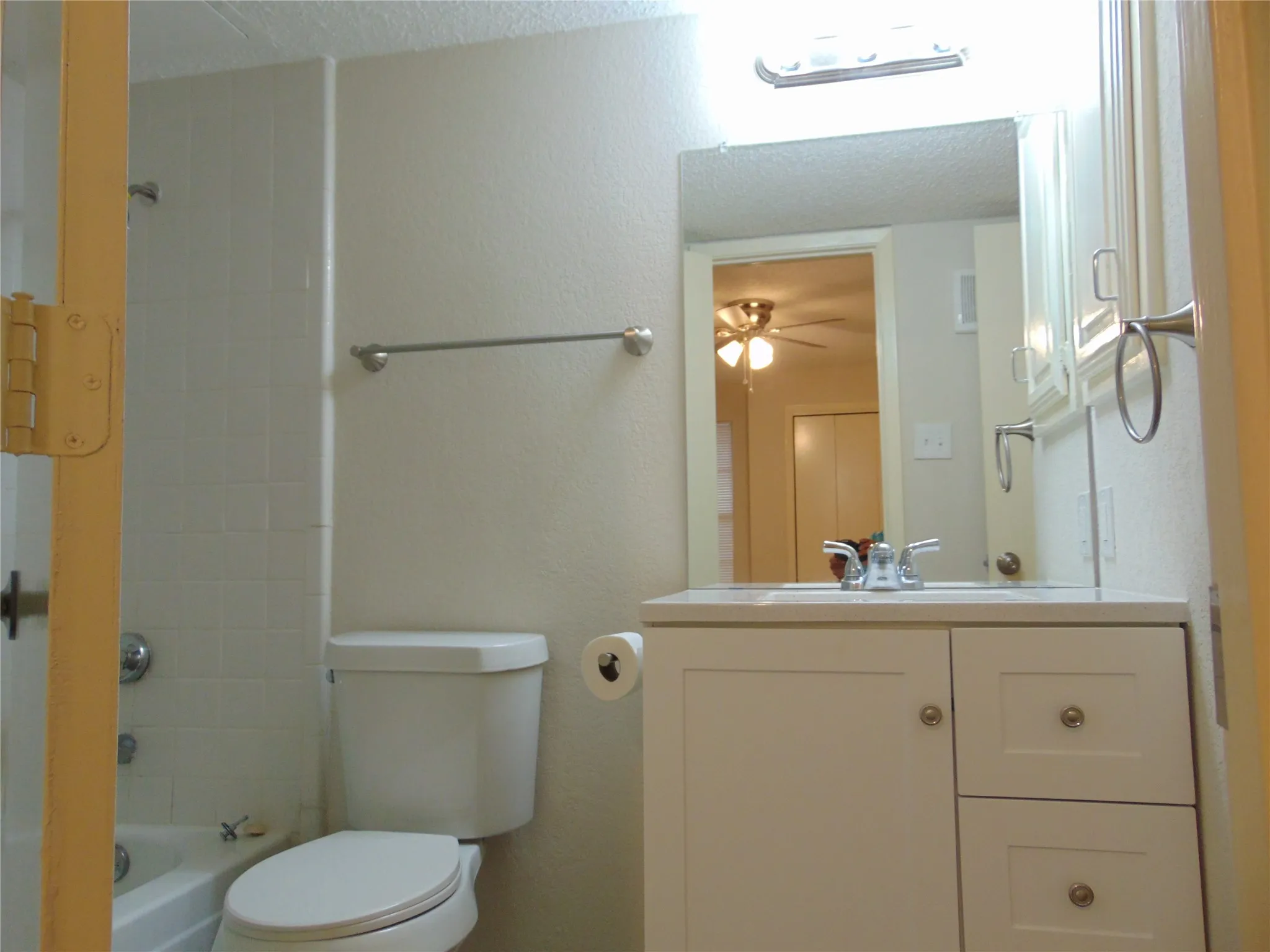 Condominium For Sale in Dallas County , 4800 Northway Drive 2A, Dallas, Texas 75206, 2 Bedroom, 2 Bathroom, 1 Garage spaces, 1,018 Sqft, built in 1981, mls#21255286, Real Estate Agent in Dallas, Homes For Sale in Dallas county, Homes For Sale in Dallas, Realtor in Dallas Texas, Real Estate Brokerage Independent Realty Texas, Luminita Cordes Realtor