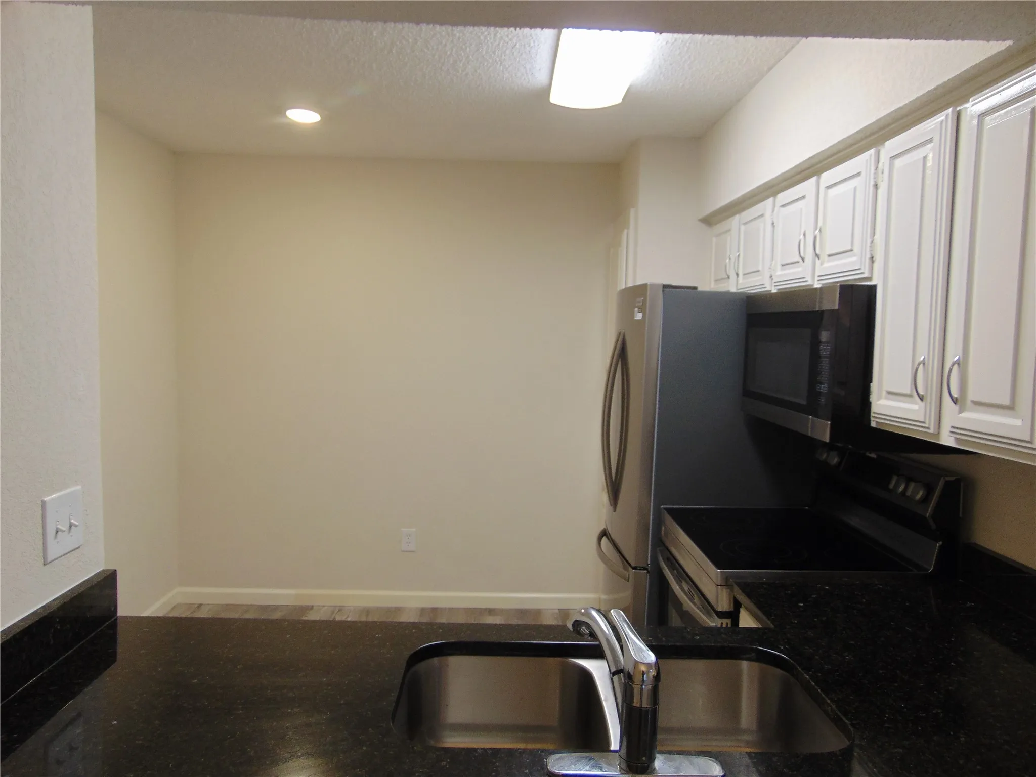 Condominium For Sale in Dallas County , 4800 Northway Drive 2A, Dallas, Texas 75206, 2 Bedroom, 2 Bathroom, 1 Garage spaces, 1,018 Sqft, built in 1981, mls#21255286, Real Estate Agent in Dallas, Homes For Sale in Dallas county, Homes For Sale in Dallas, Realtor in Dallas Texas, Real Estate Brokerage Independent Realty Texas, Luminita Cordes Realtor