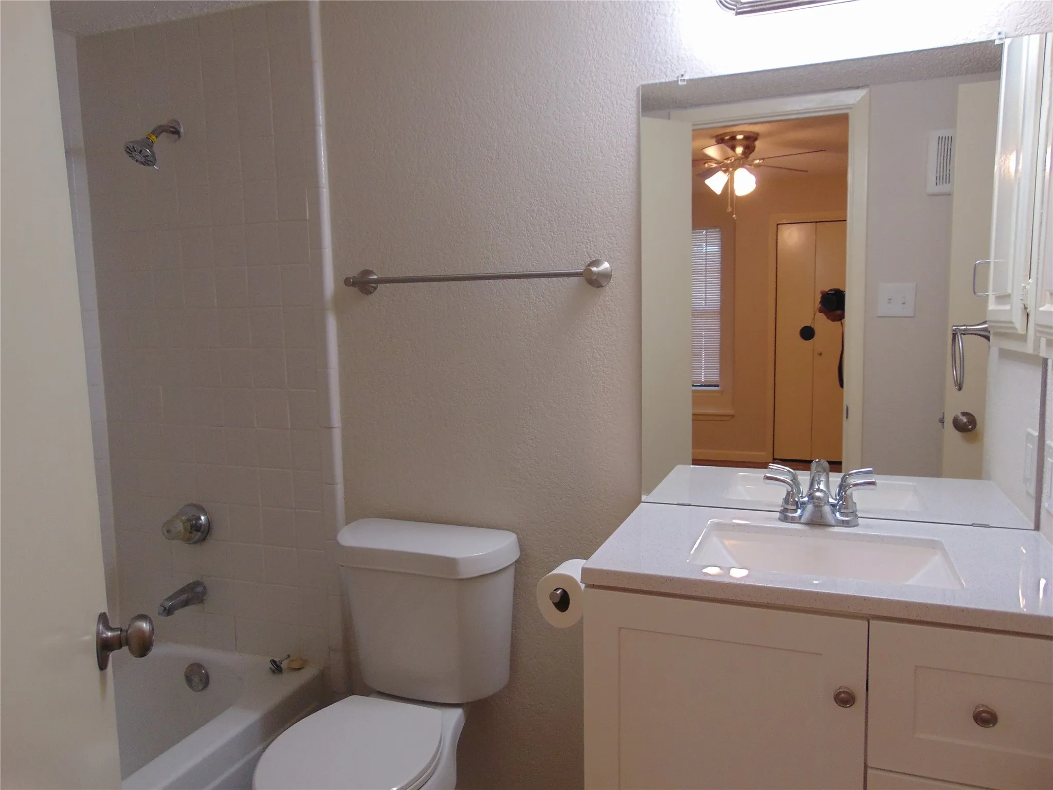 Condominium For Sale in Dallas County , 4800 Northway Drive 2A, Dallas, Texas 75206, 2 Bedroom, 2 Bathroom, 1 Garage spaces, 1,018 Sqft, built in 1981, mls#21255286, Real Estate Agent in Dallas, Homes For Sale in Dallas county, Homes For Sale in Dallas, Realtor in Dallas Texas, Real Estate Brokerage Independent Realty Texas, Luminita Cordes Realtor