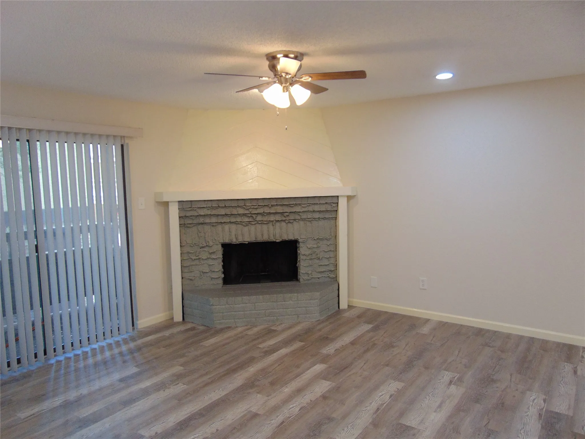 Condominium For Sale in Dallas County , 4800 Northway Drive 2A, Dallas, Texas 75206, 2 Bedroom, 2 Bathroom, 1 Garage spaces, 1,018 Sqft, built in 1981, mls#21255286, Real Estate Agent in Dallas, Homes For Sale in Dallas county, Homes For Sale in Dallas, Realtor in Dallas Texas, Real Estate Brokerage Independent Realty Texas, Luminita Cordes Realtor