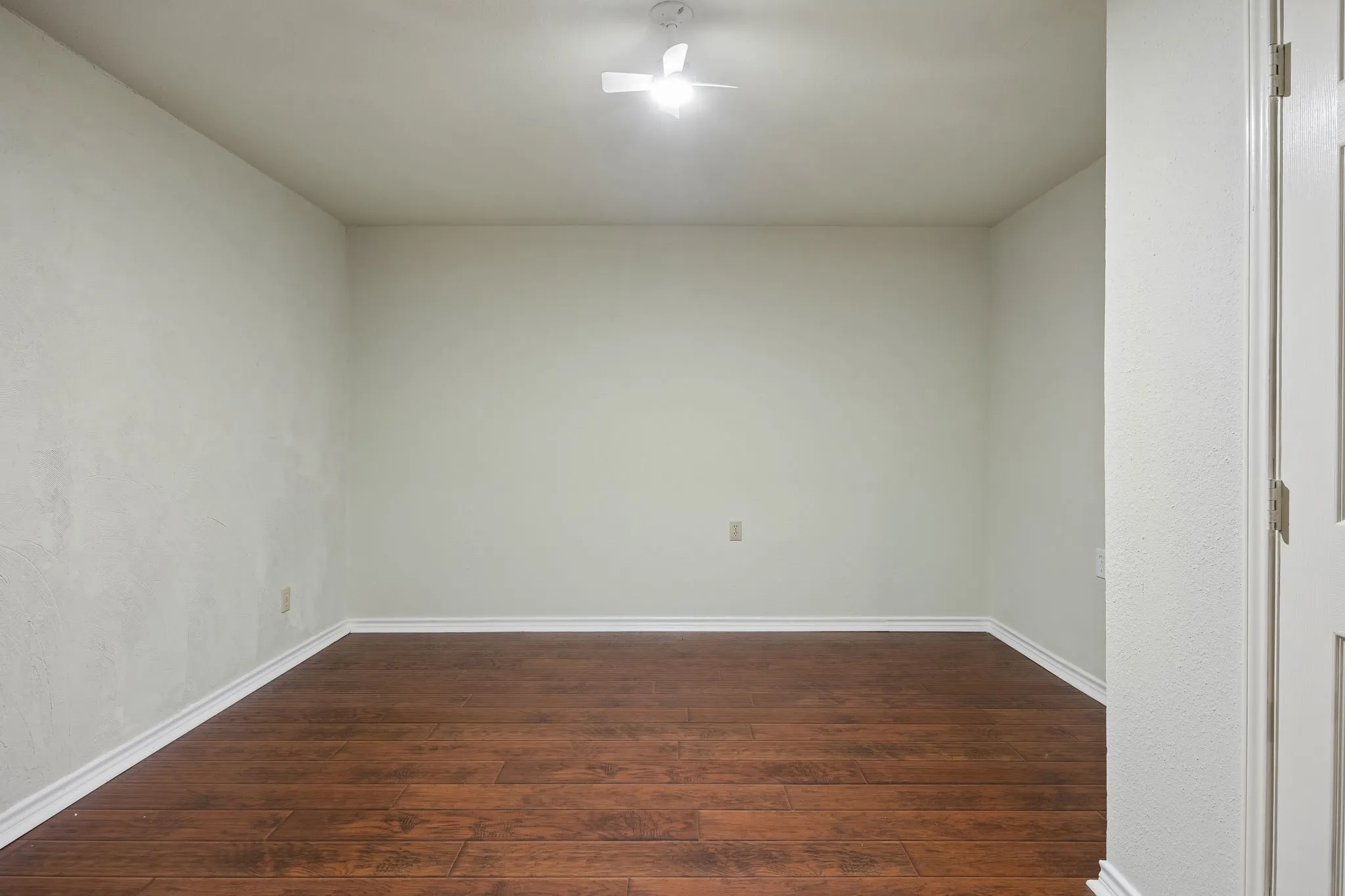 Single Family Residence For Sale in Tarrant County , 3323 Shellbrook Court, Arlington, Texas 76016, 4 Bedroom, 5 Bathroom, 4 Garage spaces, 4,349 Sqft, built in 1993, Preowned, mls#21255409, Real Estate Agent in Arlington, Homes For Sale in Tarrant county, Homes For Sale in Arlington, Realtor in Arlington Texas, Real Estate Brokerage Independent Realty Texas, Luminita Cordes Realtor