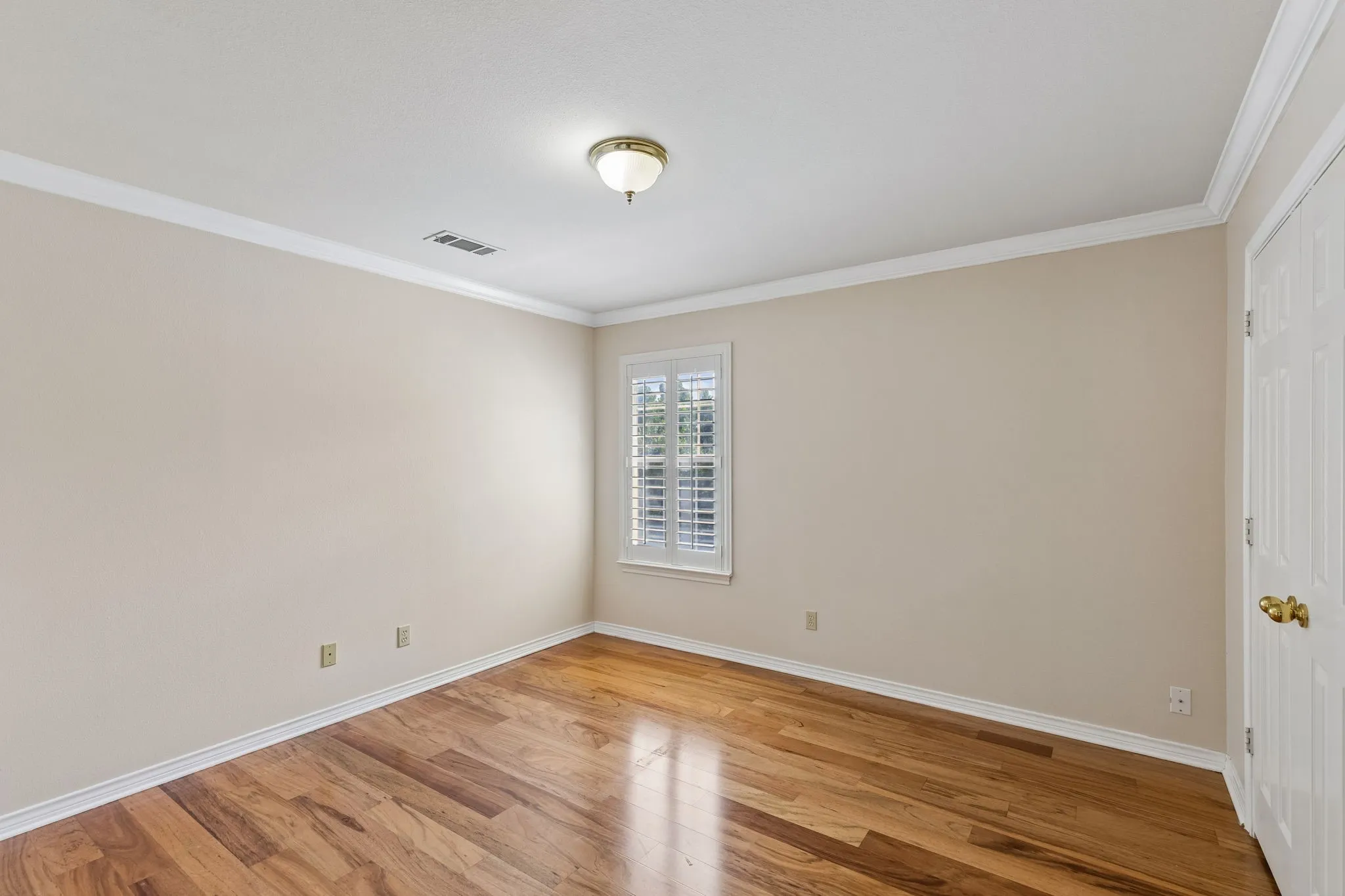 Single Family Residence For Sale in Tarrant County , 3323 Shellbrook Court, Arlington, Texas 76016, 4 Bedroom, 5 Bathroom, 4 Garage spaces, 4,349 Sqft, built in 1993, Preowned, mls#21255409, Real Estate Agent in Arlington, Homes For Sale in Tarrant county, Homes For Sale in Arlington, Realtor in Arlington Texas, Real Estate Brokerage Independent Realty Texas, Luminita Cordes Realtor