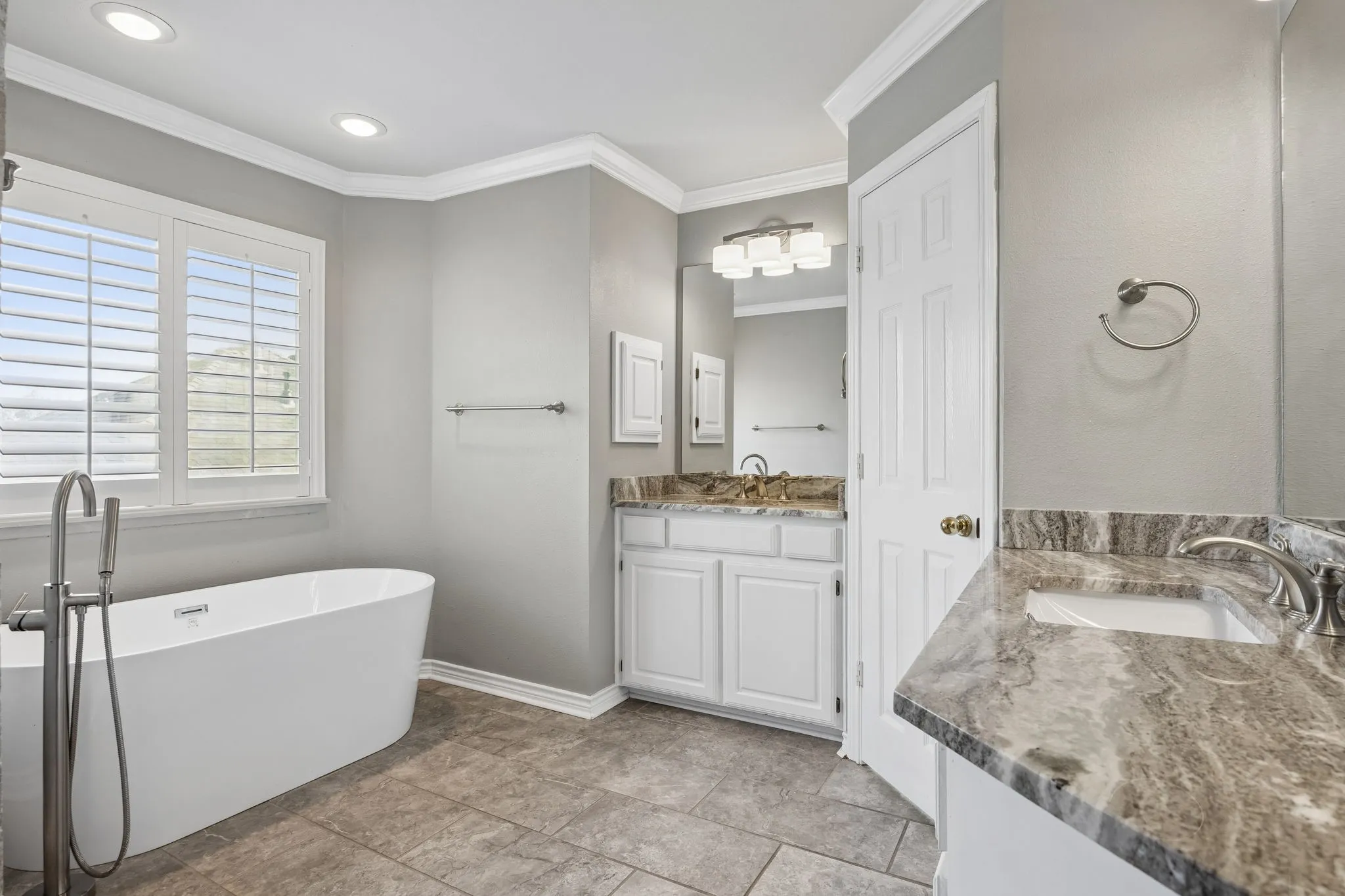 Single Family Residence For Sale in Tarrant County , 3323 Shellbrook Court, Arlington, Texas 76016, 4 Bedroom, 5 Bathroom, 4 Garage spaces, 4,349 Sqft, built in 1993, Preowned, mls#21255409, Real Estate Agent in Arlington, Homes For Sale in Tarrant county, Homes For Sale in Arlington, Realtor in Arlington Texas, Real Estate Brokerage Independent Realty Texas, Luminita Cordes Realtor