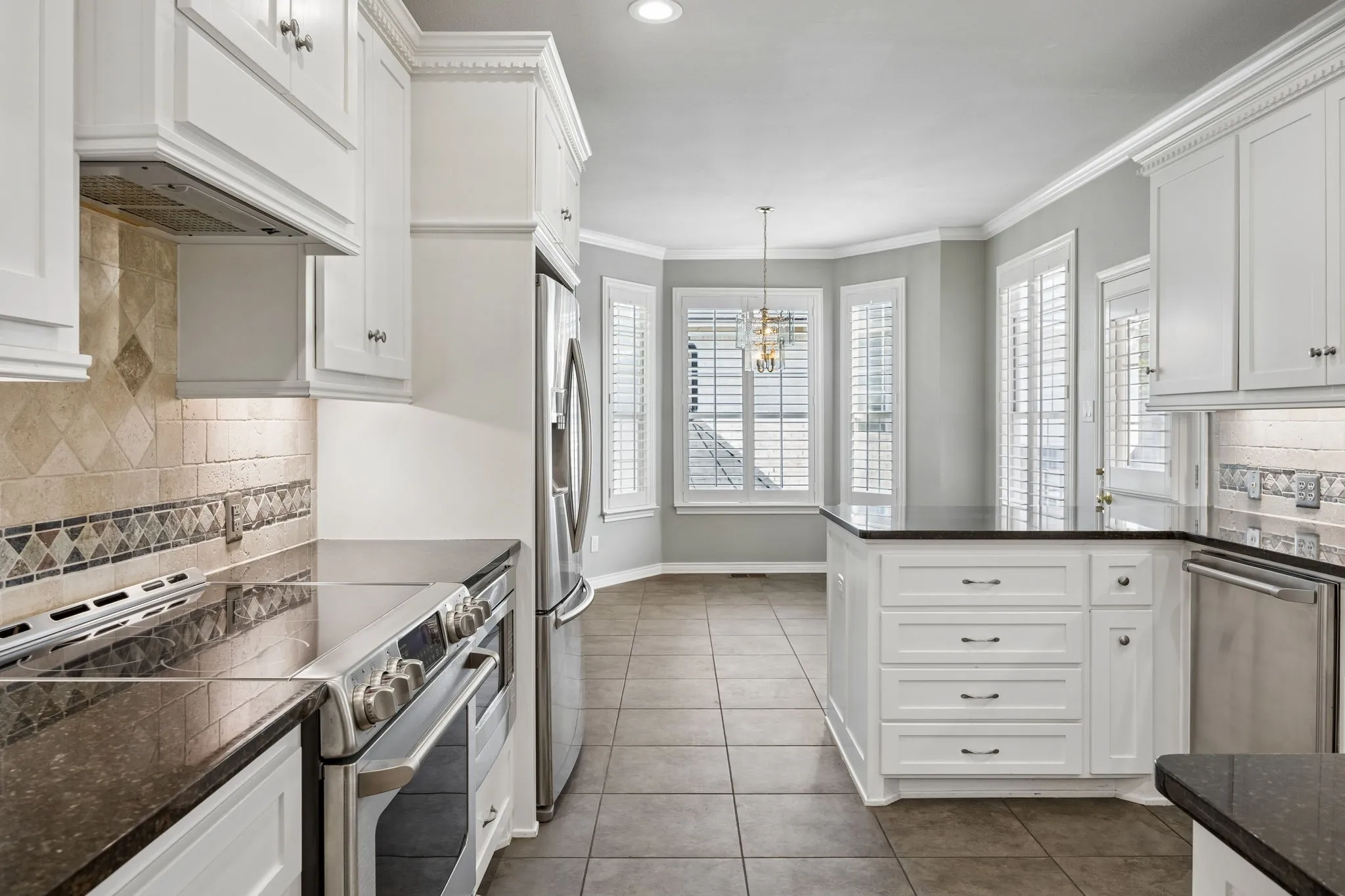 Single Family Residence For Sale in Tarrant County , 3323 Shellbrook Court, Arlington, Texas 76016, 4 Bedroom, 5 Bathroom, 4 Garage spaces, 4,349 Sqft, built in 1993, Preowned, mls#21255409, Real Estate Agent in Arlington, Homes For Sale in Tarrant county, Homes For Sale in Arlington, Realtor in Arlington Texas, Real Estate Brokerage Independent Realty Texas, Luminita Cordes Realtor