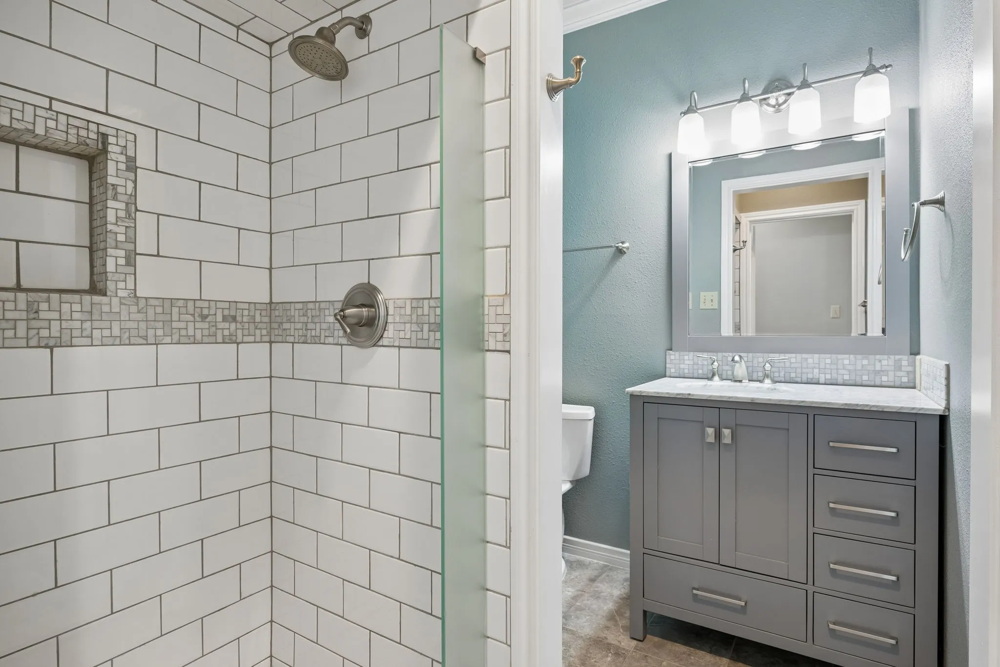 Single Family Residence For Sale in Tarrant County , 3323 Shellbrook Court, Arlington, Texas 76016, 4 Bedroom, 5 Bathroom, 4 Garage spaces, 4,349 Sqft, built in 1993, Preowned, mls#21255409, Real Estate Agent in Arlington, Homes For Sale in Tarrant county, Homes For Sale in Arlington, Realtor in Arlington Texas, Real Estate Brokerage Independent Realty Texas, Luminita Cordes Realtor