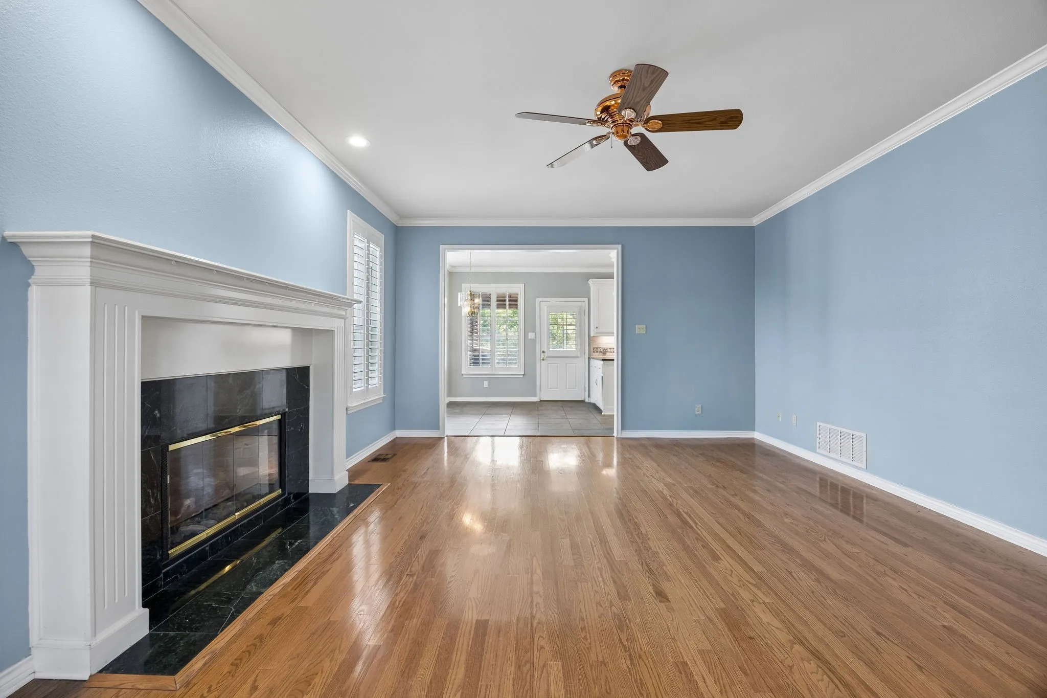Single Family Residence For Sale in Tarrant County , 3323 Shellbrook Court, Arlington, Texas 76016, 4 Bedroom, 5 Bathroom, 4 Garage spaces, 4,349 Sqft, built in 1993, Preowned, mls#21255409, Real Estate Agent in Arlington, Homes For Sale in Tarrant county, Homes For Sale in Arlington, Realtor in Arlington Texas, Real Estate Brokerage Independent Realty Texas, Luminita Cordes Realtor