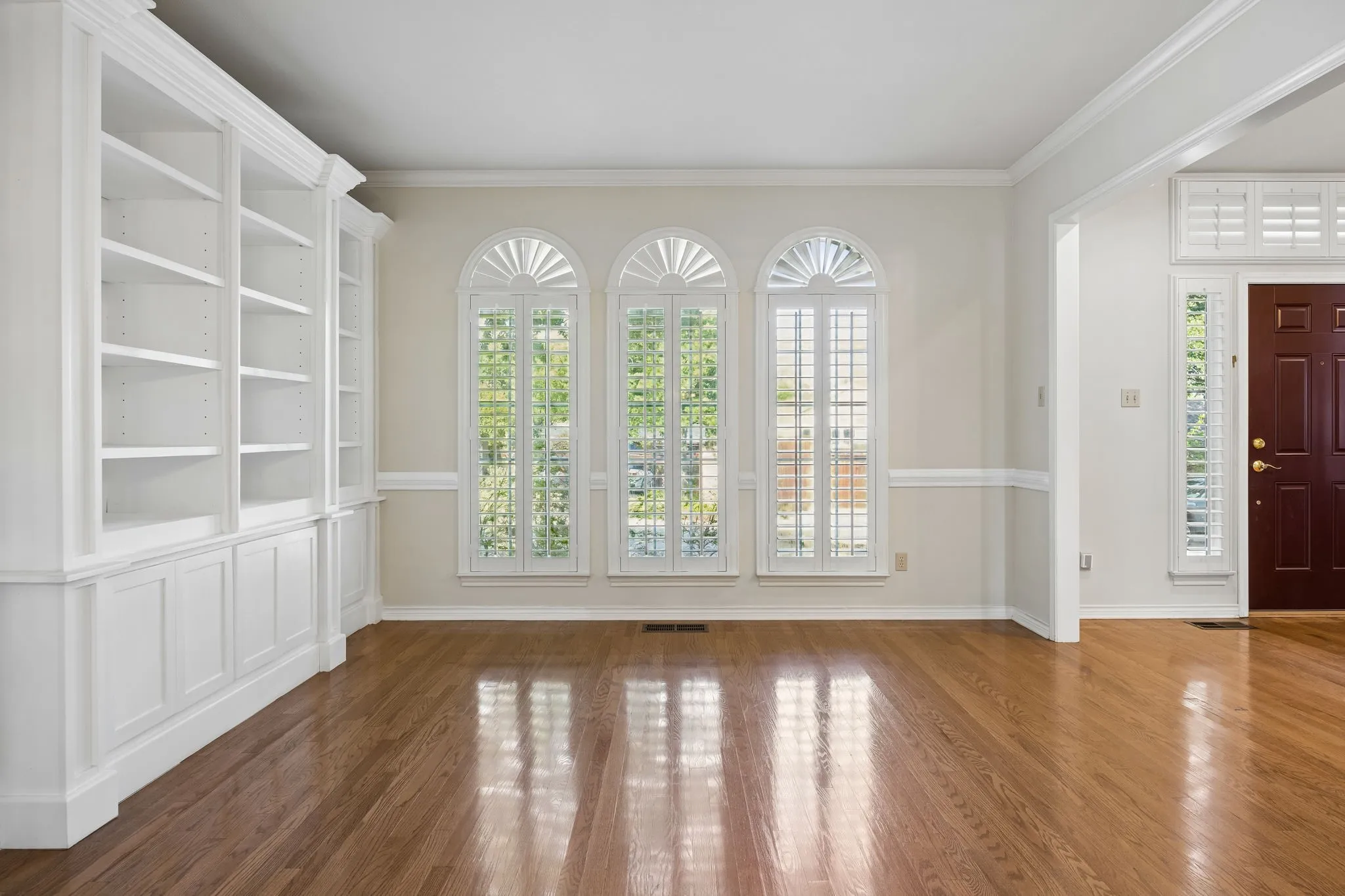 Single Family Residence For Sale in Tarrant County , 3323 Shellbrook Court, Arlington, Texas 76016, 4 Bedroom, 5 Bathroom, 4 Garage spaces, 4,349 Sqft, built in 1993, Preowned, mls#21255409, Real Estate Agent in Arlington, Homes For Sale in Tarrant county, Homes For Sale in Arlington, Realtor in Arlington Texas, Real Estate Brokerage Independent Realty Texas, Luminita Cordes Realtor