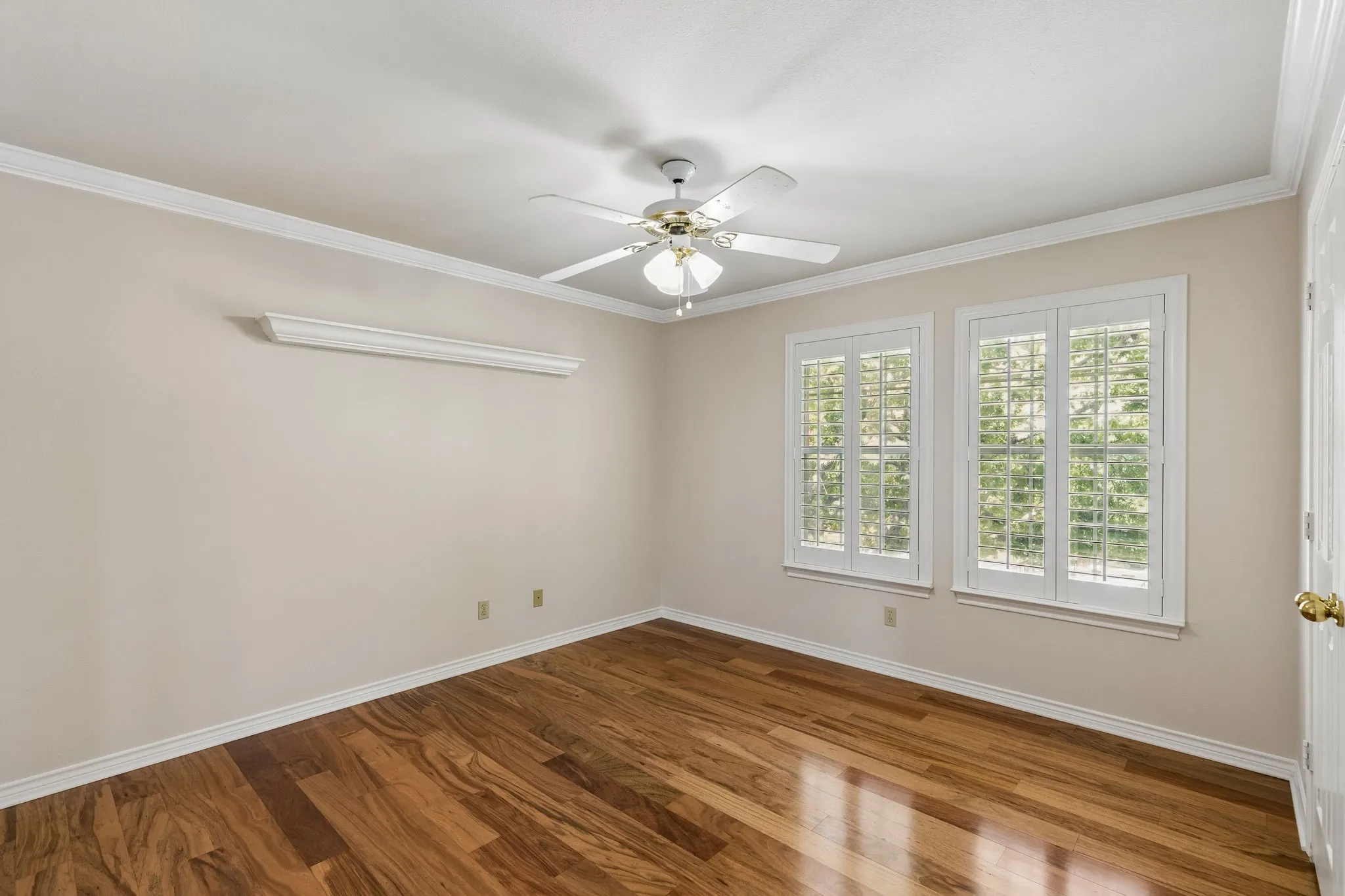 Single Family Residence For Sale in Tarrant County , 3323 Shellbrook Court, Arlington, Texas 76016, 4 Bedroom, 5 Bathroom, 4 Garage spaces, 4,349 Sqft, built in 1993, Preowned, mls#21255409, Real Estate Agent in Arlington, Homes For Sale in Tarrant county, Homes For Sale in Arlington, Realtor in Arlington Texas, Real Estate Brokerage Independent Realty Texas, Luminita Cordes Realtor