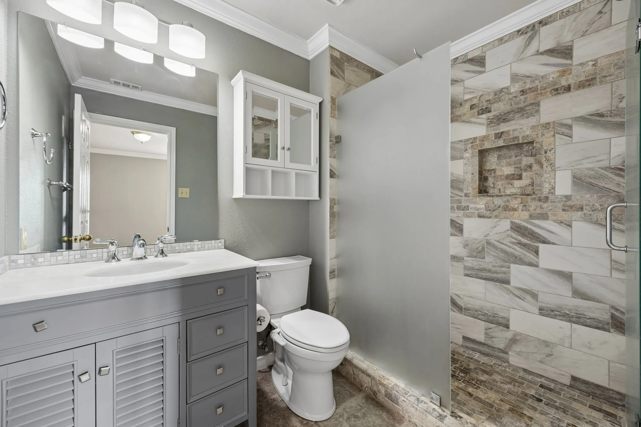Single Family Residence For Sale in Tarrant County , 3323 Shellbrook Court, Arlington, Texas 76016, 4 Bedroom, 5 Bathroom, 4 Garage spaces, 4,349 Sqft, built in 1993, Preowned, mls#21255409, Real Estate Agent in Arlington, Homes For Sale in Tarrant county, Homes For Sale in Arlington, Realtor in Arlington Texas, Real Estate Brokerage Independent Realty Texas, Luminita Cordes Realtor