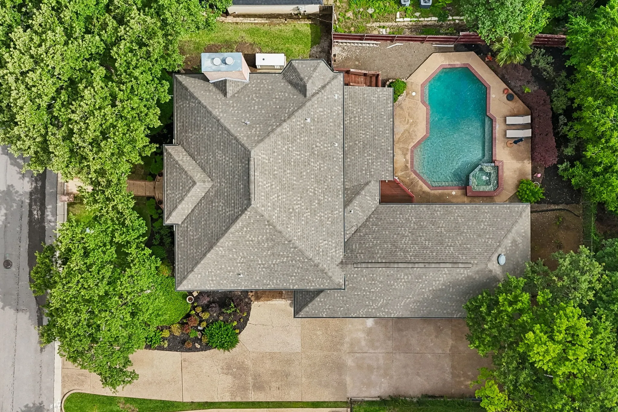 Single Family Residence For Sale in Tarrant County , 3323 Shellbrook Court, Arlington, Texas 76016, 4 Bedroom, 5 Bathroom, 4 Garage spaces, 4,349 Sqft, built in 1993, Preowned, mls#21255409, Real Estate Agent in Arlington, Homes For Sale in Tarrant county, Homes For Sale in Arlington, Realtor in Arlington Texas, Real Estate Brokerage Independent Realty Texas, Luminita Cordes Realtor