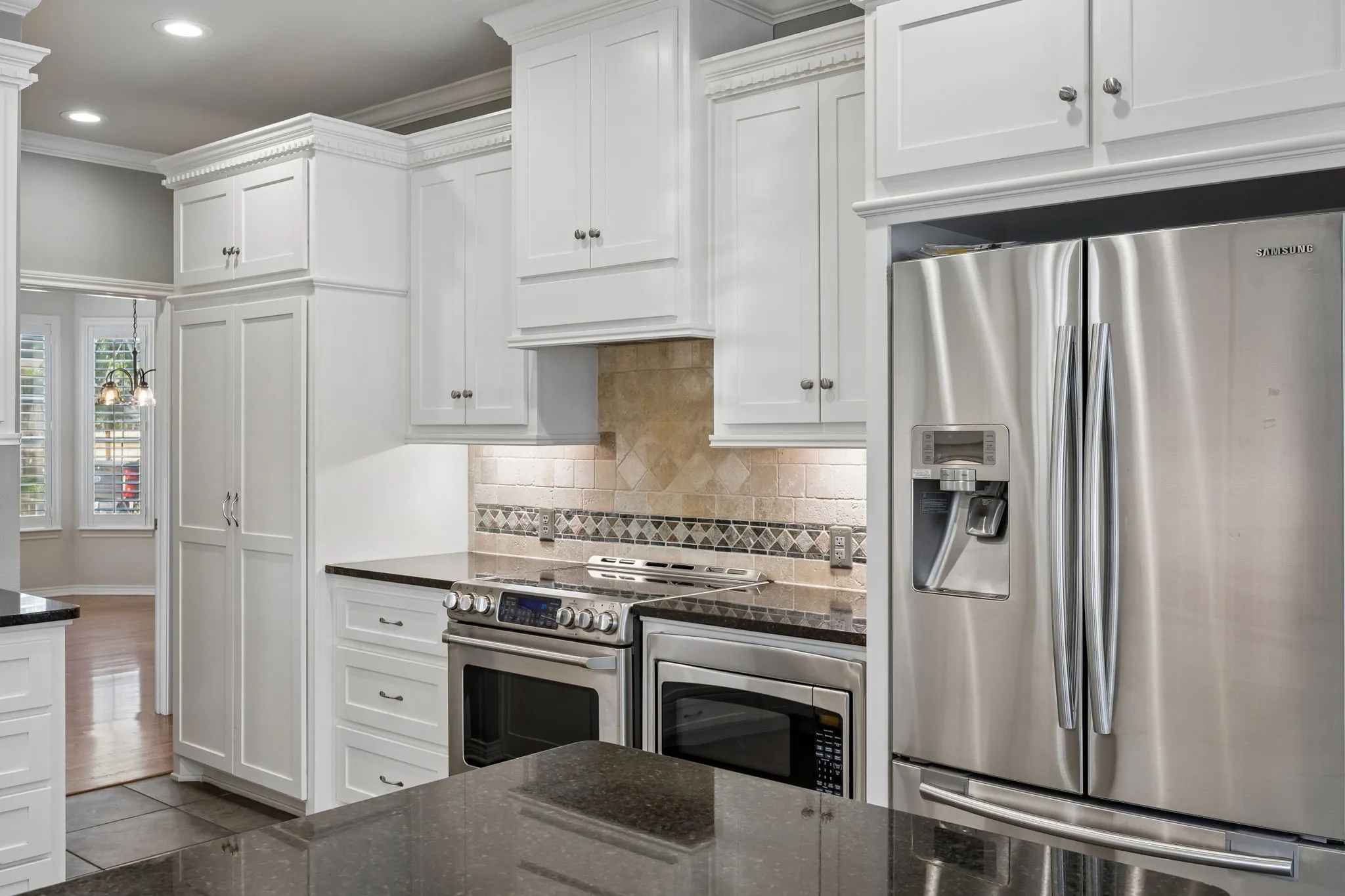 Single Family Residence For Sale in Tarrant County , 3323 Shellbrook Court, Arlington, Texas 76016, 4 Bedroom, 5 Bathroom, 4 Garage spaces, 4,349 Sqft, built in 1993, Preowned, mls#21255409, Real Estate Agent in Arlington, Homes For Sale in Tarrant county, Homes For Sale in Arlington, Realtor in Arlington Texas, Real Estate Brokerage Independent Realty Texas, Luminita Cordes Realtor