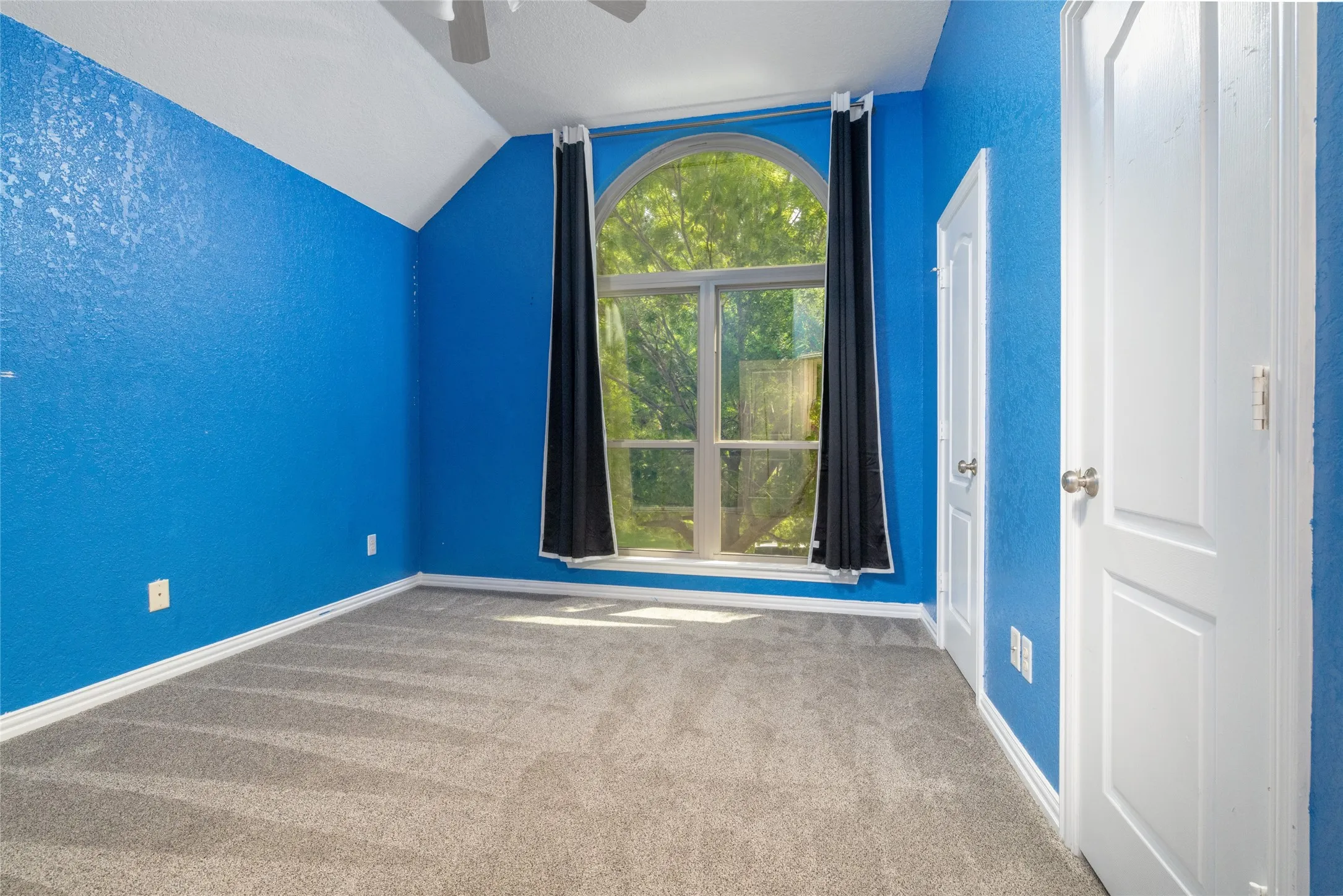 Single Family Residence For Sale in Tarrant County , 8105 Thornwood Drive, North Richland Hills, Texas 76182, 5 Bedroom, 5 Bathroom, 3 Garage spaces, 4,081 Sqft, built in 2001, Preowned, mls#21255780, Real Estate Agent in North Richland Hills, Homes For Sale in Tarrant county, Homes For Sale in North Richland Hills, Realtor in North Richland Hills Texas, Real Estate Brokerage Independent Realty Texas, Luminita Cordes Realtor