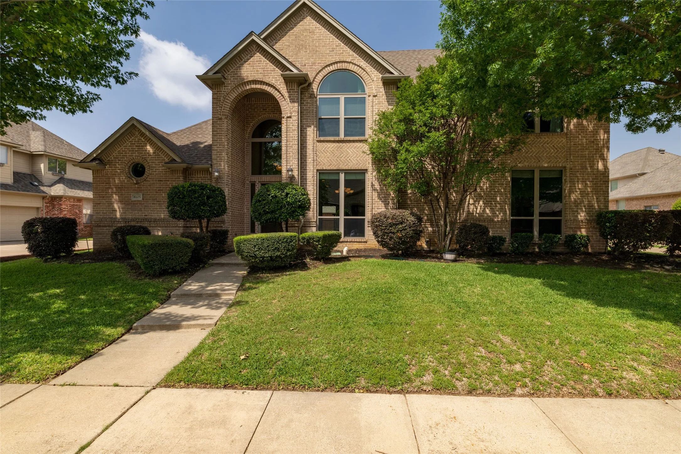 Single Family Residence For Sale in Tarrant County , 8105 Thornwood Drive, North Richland Hills, Texas 76182, 5 Bedroom, 5 Bathroom, 3 Garage spaces, 4,081 Sqft, built in 2001, Preowned, mls#21255780, Real Estate Agent in North Richland Hills, Homes For Sale in Tarrant county, Homes For Sale in North Richland Hills, Realtor in North Richland Hills Texas, Real Estate Brokerage Independent Realty Texas, Luminita Cordes Realtor