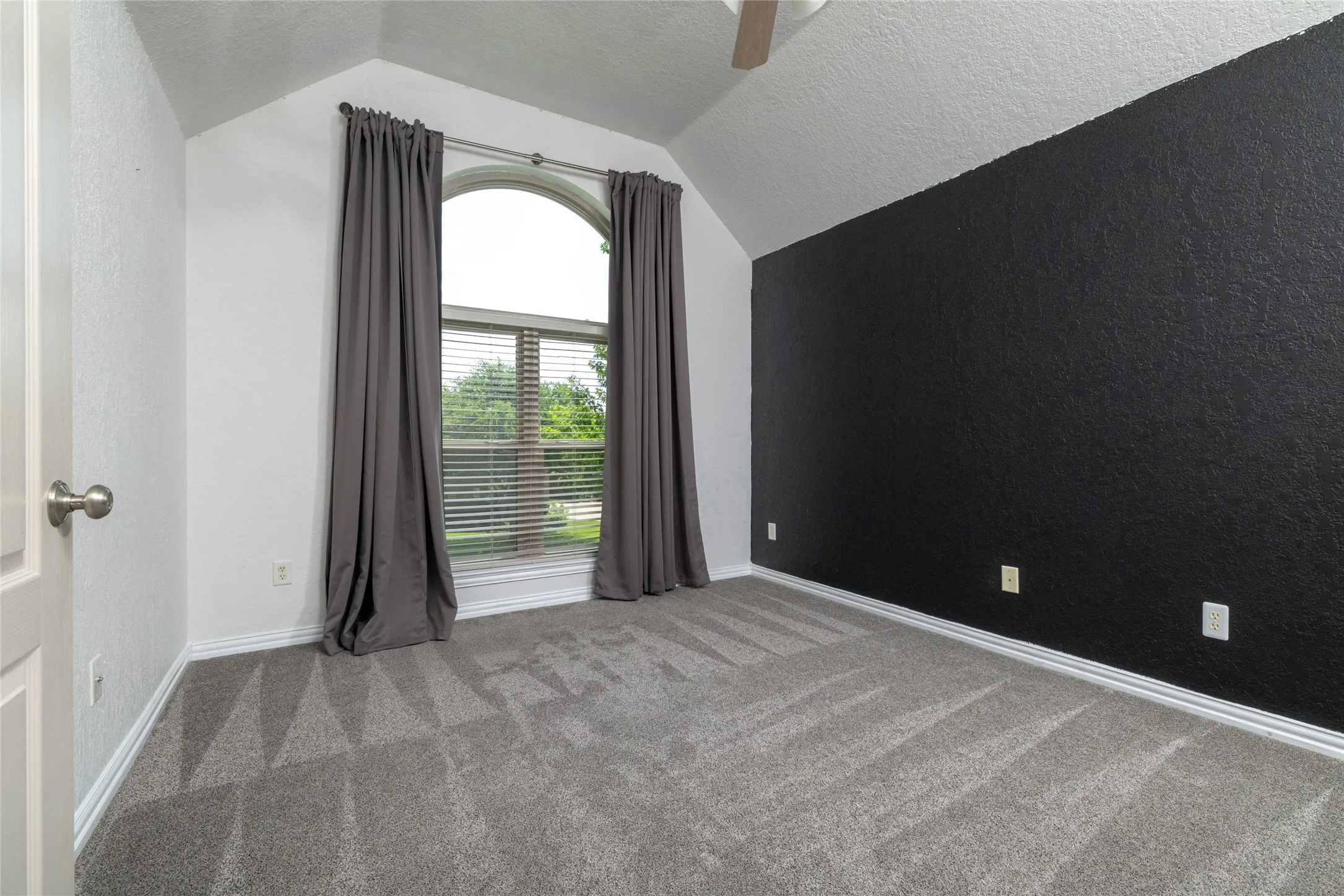 Single Family Residence For Sale in Tarrant County , 8105 Thornwood Drive, North Richland Hills, Texas 76182, 5 Bedroom, 5 Bathroom, 3 Garage spaces, 4,081 Sqft, built in 2001, Preowned, mls#21255780, Real Estate Agent in North Richland Hills, Homes For Sale in Tarrant county, Homes For Sale in North Richland Hills, Realtor in North Richland Hills Texas, Real Estate Brokerage Independent Realty Texas, Luminita Cordes Realtor