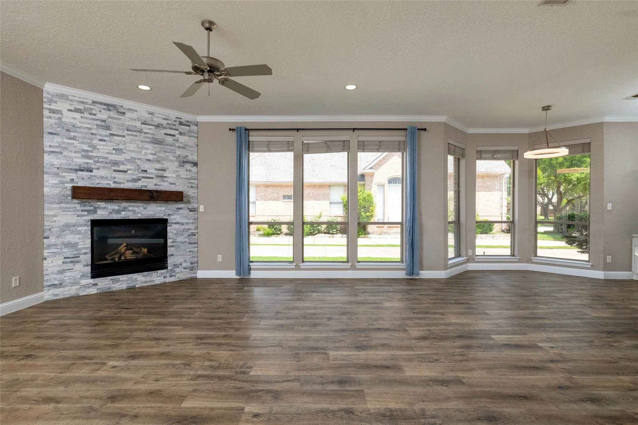 Single Family Residence For Sale in Tarrant County , 8105 Thornwood Drive, North Richland Hills, Texas 76182, 5 Bedroom, 5 Bathroom, 3 Garage spaces, 4,081 Sqft, built in 2001, Preowned, mls#21255780, Real Estate Agent in North Richland Hills, Homes For Sale in Tarrant county, Homes For Sale in North Richland Hills, Realtor in North Richland Hills Texas, Real Estate Brokerage Independent Realty Texas, Luminita Cordes Realtor