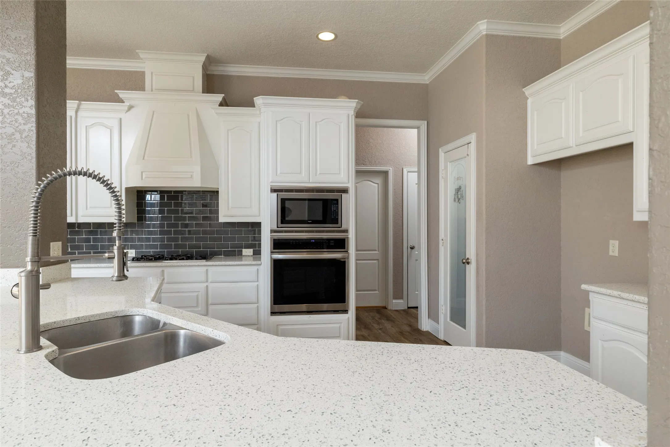 Single Family Residence For Sale in Tarrant County , 8105 Thornwood Drive, North Richland Hills, Texas 76182, 5 Bedroom, 5 Bathroom, 3 Garage spaces, 4,081 Sqft, built in 2001, Preowned, mls#21255780, Real Estate Agent in North Richland Hills, Homes For Sale in Tarrant county, Homes For Sale in North Richland Hills, Realtor in North Richland Hills Texas, Real Estate Brokerage Independent Realty Texas, Luminita Cordes Realtor