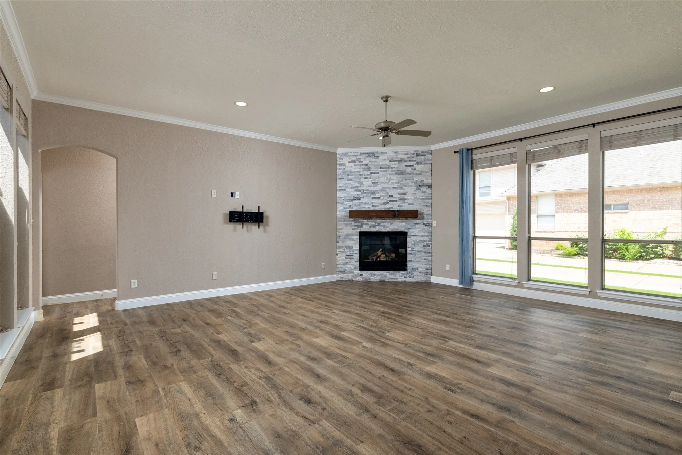 Single Family Residence For Sale in Tarrant County , 8105 Thornwood Drive, North Richland Hills, Texas 76182, 5 Bedroom, 5 Bathroom, 3 Garage spaces, 4,081 Sqft, built in 2001, Preowned, mls#21255780, Real Estate Agent in North Richland Hills, Homes For Sale in Tarrant county, Homes For Sale in North Richland Hills, Realtor in North Richland Hills Texas, Real Estate Brokerage Independent Realty Texas, Luminita Cordes Realtor