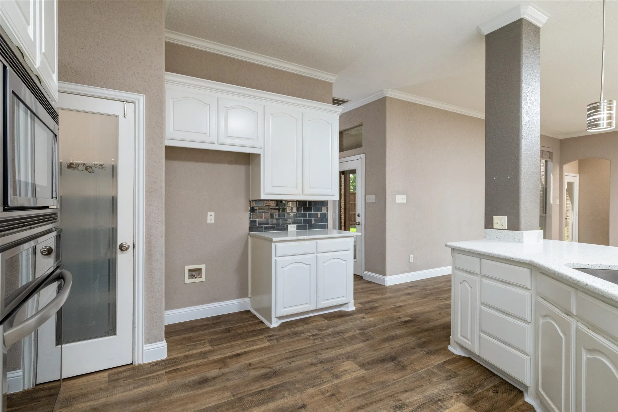 Single Family Residence For Sale in Tarrant County , 8105 Thornwood Drive, North Richland Hills, Texas 76182, 5 Bedroom, 5 Bathroom, 3 Garage spaces, 4,081 Sqft, built in 2001, Preowned, mls#21255780, Real Estate Agent in North Richland Hills, Homes For Sale in Tarrant county, Homes For Sale in North Richland Hills, Realtor in North Richland Hills Texas, Real Estate Brokerage Independent Realty Texas, Luminita Cordes Realtor