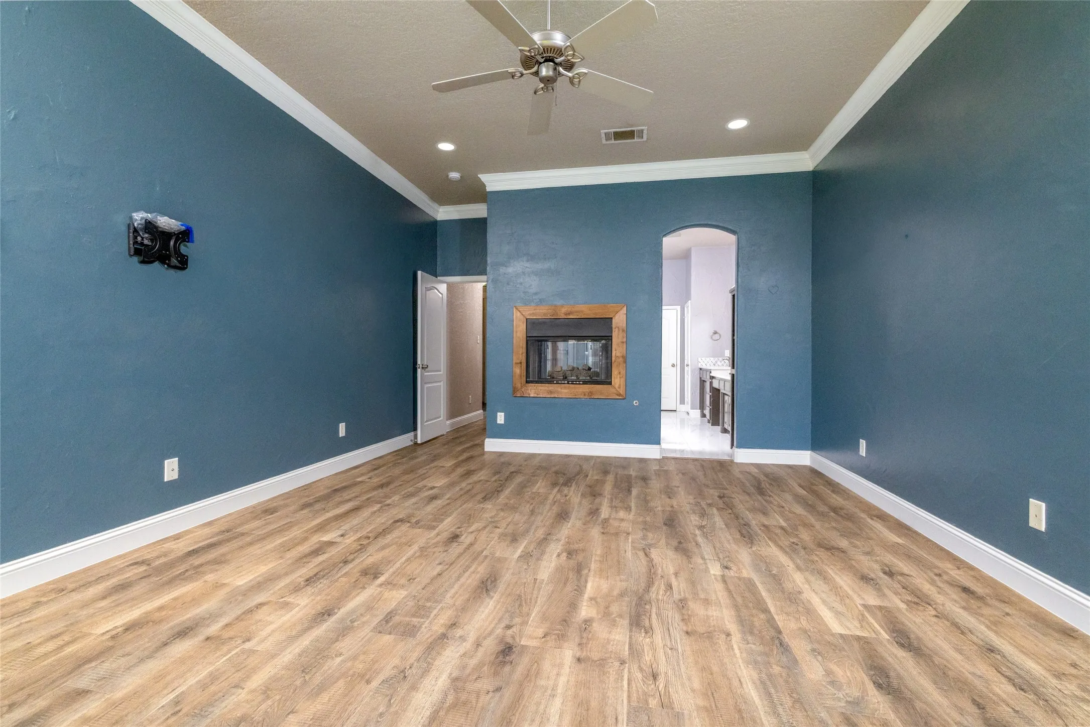 Single Family Residence For Sale in Tarrant County , 8105 Thornwood Drive, North Richland Hills, Texas 76182, 5 Bedroom, 5 Bathroom, 3 Garage spaces, 4,081 Sqft, built in 2001, Preowned, mls#21255780, Real Estate Agent in North Richland Hills, Homes For Sale in Tarrant county, Homes For Sale in North Richland Hills, Realtor in North Richland Hills Texas, Real Estate Brokerage Independent Realty Texas, Luminita Cordes Realtor