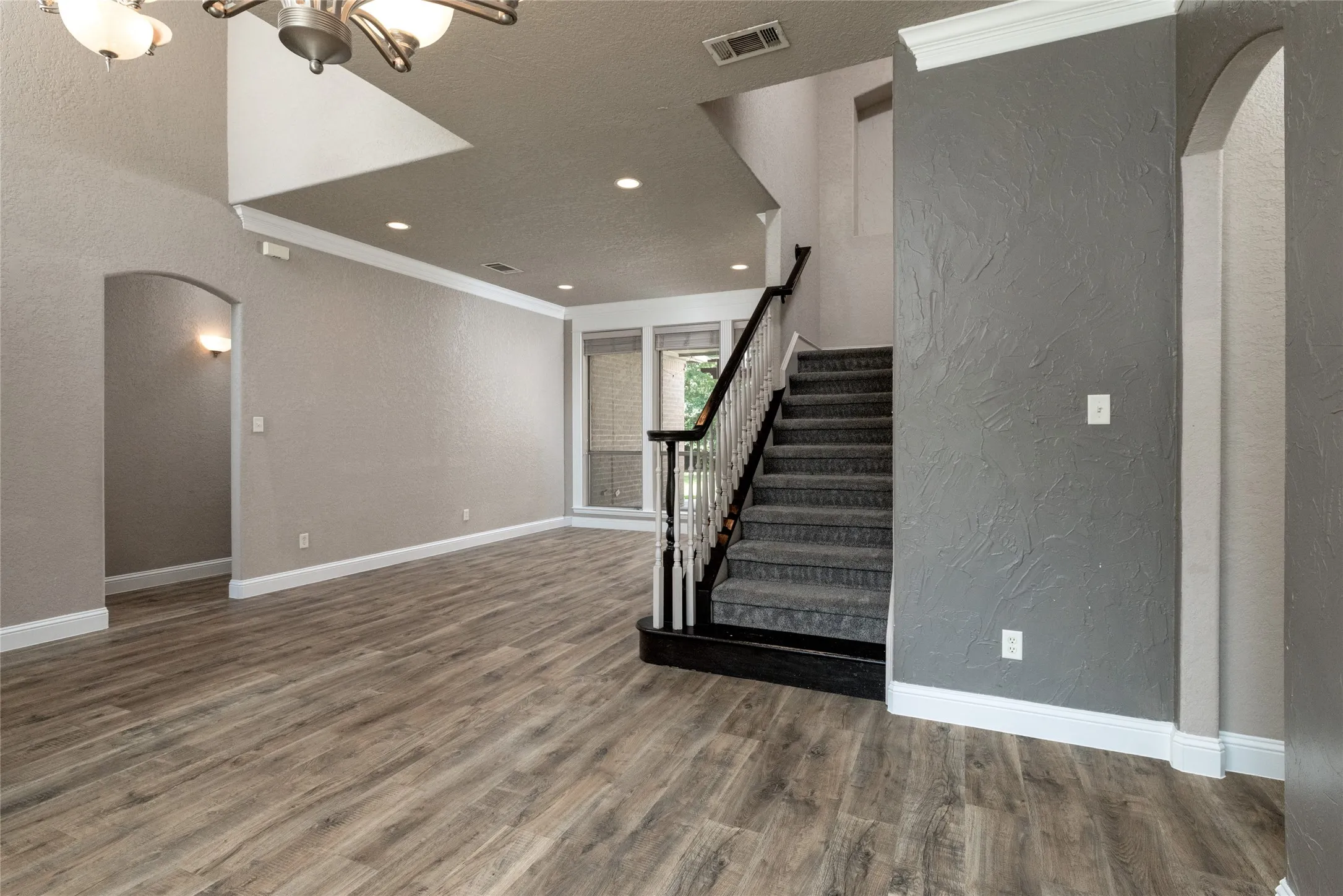 Single Family Residence For Sale in Tarrant County , 8105 Thornwood Drive, North Richland Hills, Texas 76182, 5 Bedroom, 5 Bathroom, 3 Garage spaces, 4,081 Sqft, built in 2001, Preowned, mls#21255780, Real Estate Agent in North Richland Hills, Homes For Sale in Tarrant county, Homes For Sale in North Richland Hills, Realtor in North Richland Hills Texas, Real Estate Brokerage Independent Realty Texas, Luminita Cordes Realtor