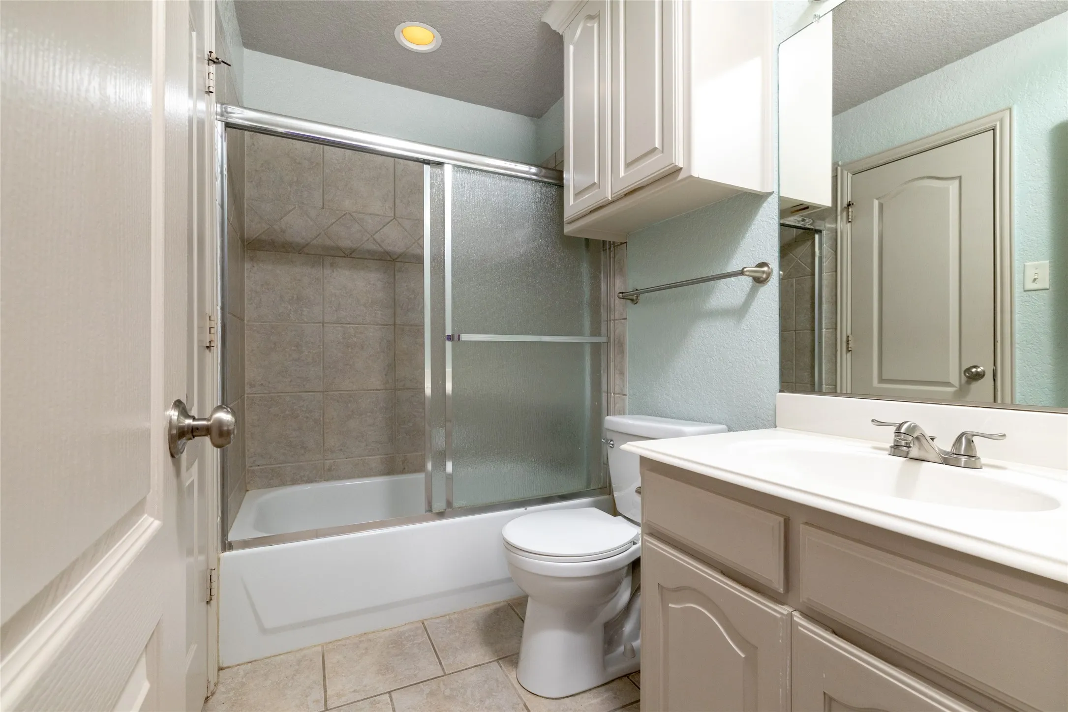 Single Family Residence For Sale in Tarrant County , 8105 Thornwood Drive, North Richland Hills, Texas 76182, 5 Bedroom, 5 Bathroom, 3 Garage spaces, 4,081 Sqft, built in 2001, Preowned, mls#21255780, Real Estate Agent in North Richland Hills, Homes For Sale in Tarrant county, Homes For Sale in North Richland Hills, Realtor in North Richland Hills Texas, Real Estate Brokerage Independent Realty Texas, Luminita Cordes Realtor