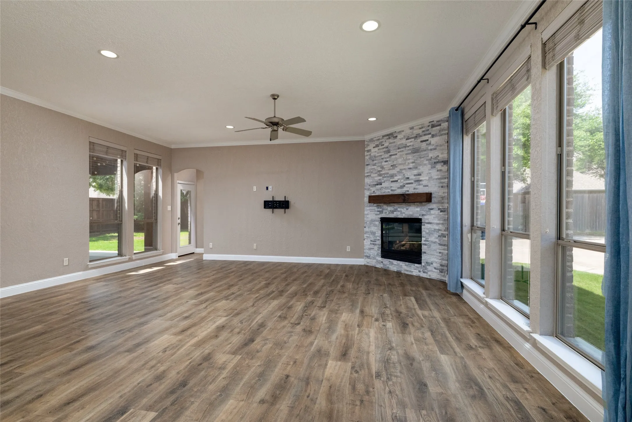 Single Family Residence For Sale in Tarrant County , 8105 Thornwood Drive, North Richland Hills, Texas 76182, 5 Bedroom, 5 Bathroom, 3 Garage spaces, 4,081 Sqft, built in 2001, Preowned, mls#21255780, Real Estate Agent in North Richland Hills, Homes For Sale in Tarrant county, Homes For Sale in North Richland Hills, Realtor in North Richland Hills Texas, Real Estate Brokerage Independent Realty Texas, Luminita Cordes Realtor