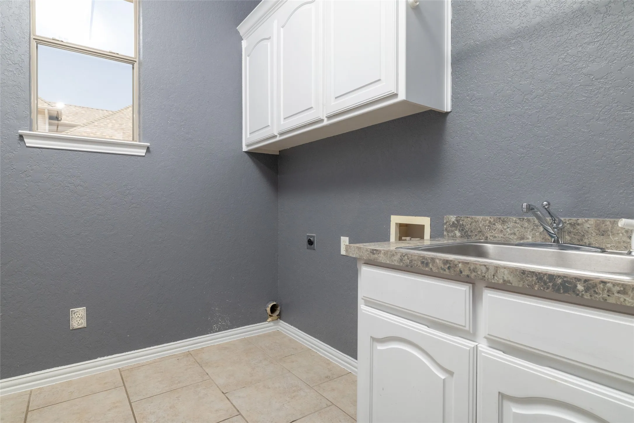 Single Family Residence For Sale in Tarrant County , 8105 Thornwood Drive, North Richland Hills, Texas 76182, 5 Bedroom, 5 Bathroom, 3 Garage spaces, 4,081 Sqft, built in 2001, Preowned, mls#21255780, Real Estate Agent in North Richland Hills, Homes For Sale in Tarrant county, Homes For Sale in North Richland Hills, Realtor in North Richland Hills Texas, Real Estate Brokerage Independent Realty Texas, Luminita Cordes Realtor