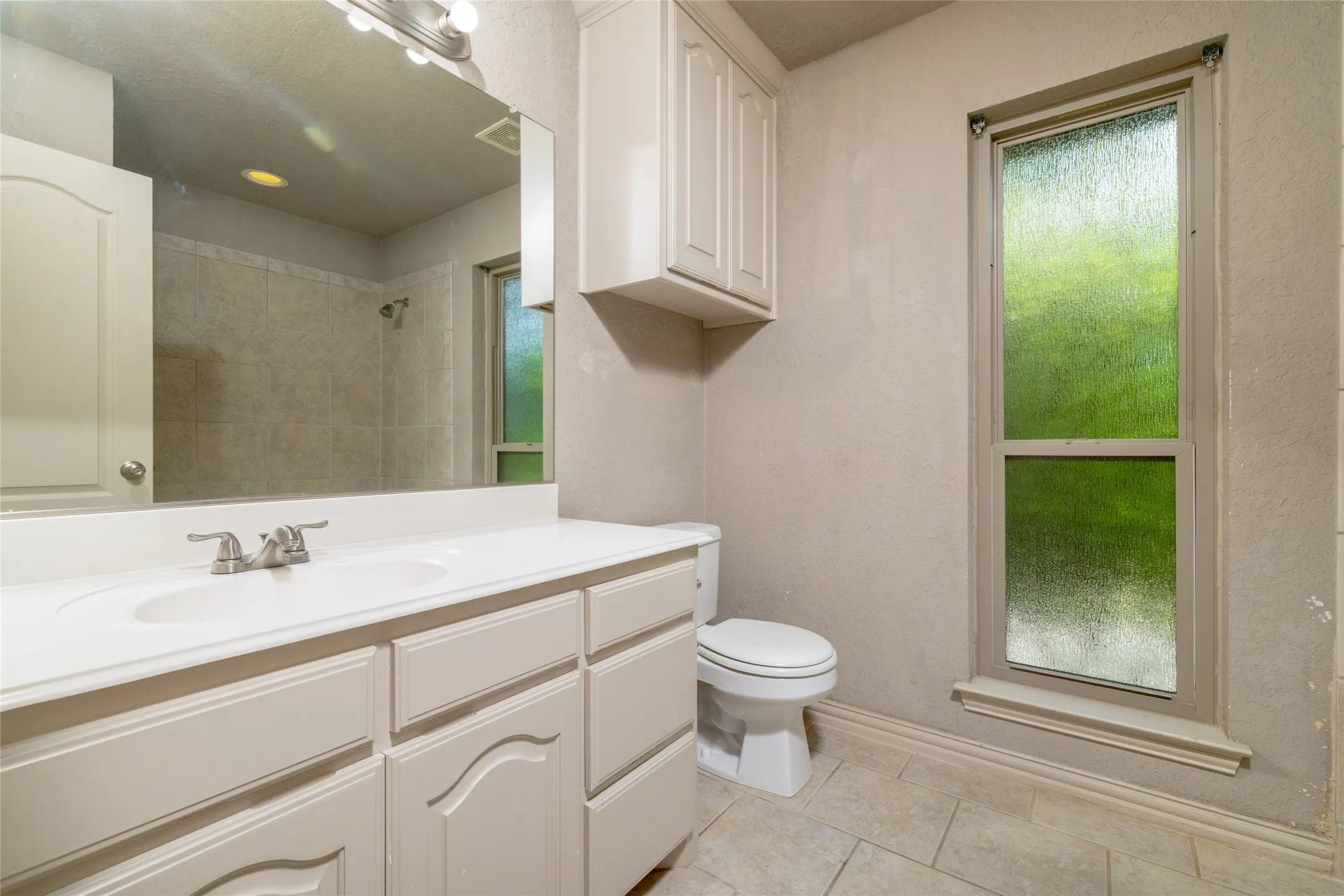Single Family Residence For Sale in Tarrant County , 8105 Thornwood Drive, North Richland Hills, Texas 76182, 5 Bedroom, 5 Bathroom, 3 Garage spaces, 4,081 Sqft, built in 2001, Preowned, mls#21255780, Real Estate Agent in North Richland Hills, Homes For Sale in Tarrant county, Homes For Sale in North Richland Hills, Realtor in North Richland Hills Texas, Real Estate Brokerage Independent Realty Texas, Luminita Cordes Realtor