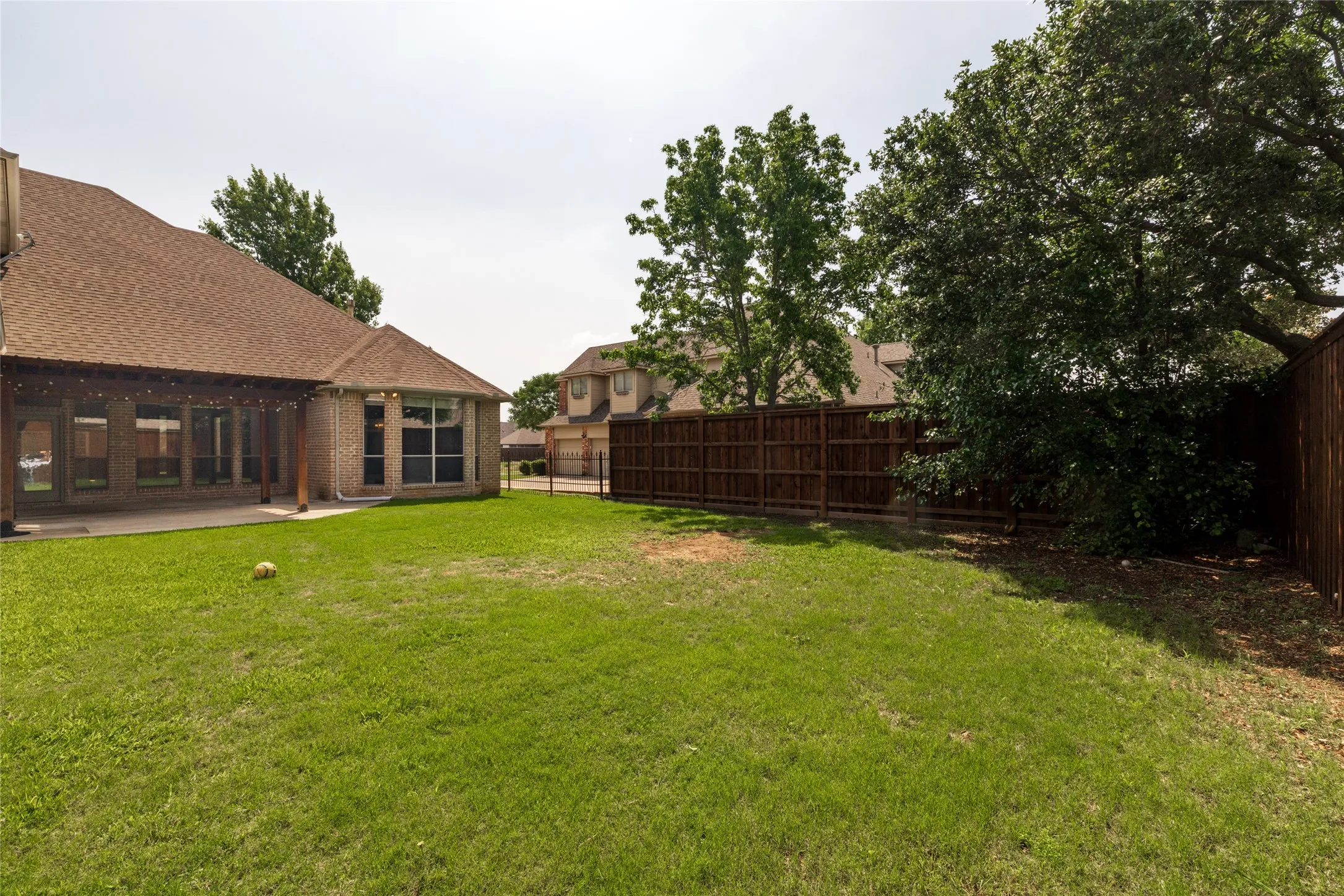Single Family Residence For Sale in Tarrant County , 8105 Thornwood Drive, North Richland Hills, Texas 76182, 5 Bedroom, 5 Bathroom, 3 Garage spaces, 4,081 Sqft, built in 2001, Preowned, mls#21255780, Real Estate Agent in North Richland Hills, Homes For Sale in Tarrant county, Homes For Sale in North Richland Hills, Realtor in North Richland Hills Texas, Real Estate Brokerage Independent Realty Texas, Luminita Cordes Realtor