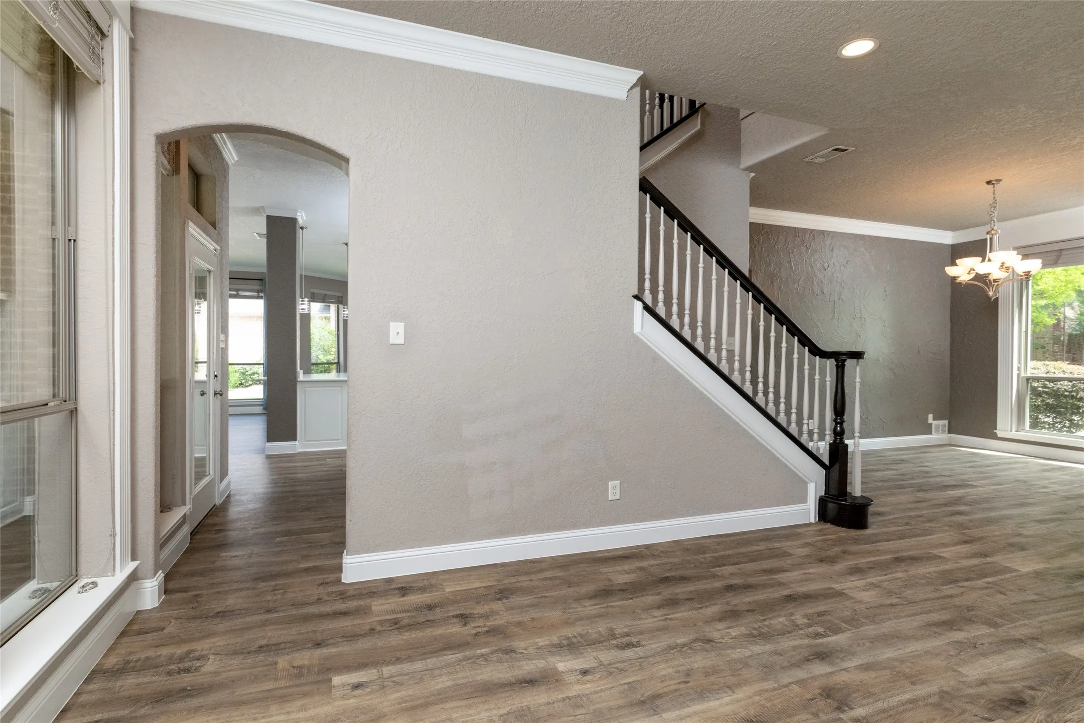 Single Family Residence For Sale in Tarrant County , 8105 Thornwood Drive, North Richland Hills, Texas 76182, 5 Bedroom, 5 Bathroom, 3 Garage spaces, 4,081 Sqft, built in 2001, Preowned, mls#21255780, Real Estate Agent in North Richland Hills, Homes For Sale in Tarrant county, Homes For Sale in North Richland Hills, Realtor in North Richland Hills Texas, Real Estate Brokerage Independent Realty Texas, Luminita Cordes Realtor