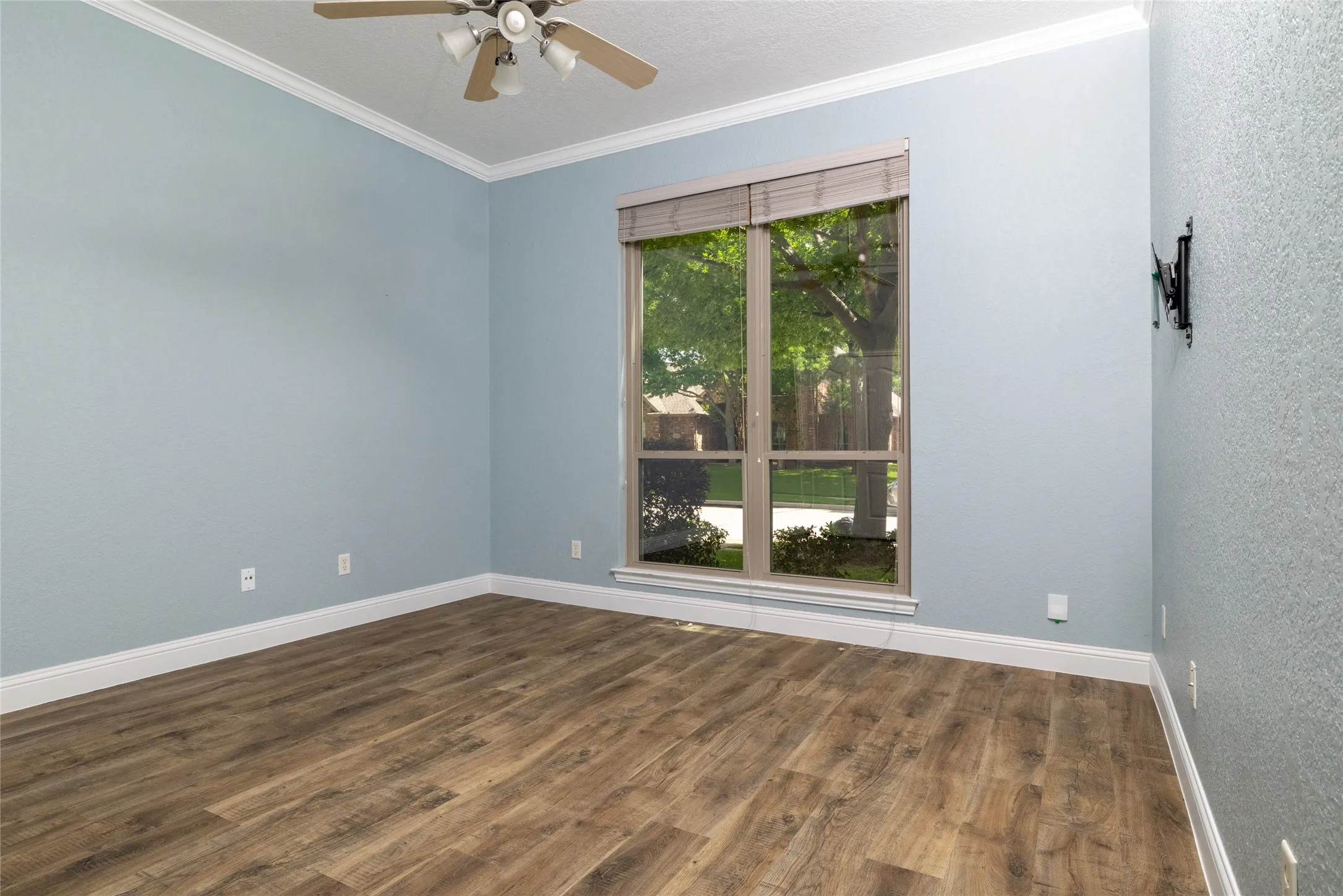 Single Family Residence For Sale in Tarrant County , 8105 Thornwood Drive, North Richland Hills, Texas 76182, 5 Bedroom, 5 Bathroom, 3 Garage spaces, 4,081 Sqft, built in 2001, Preowned, mls#21255780, Real Estate Agent in North Richland Hills, Homes For Sale in Tarrant county, Homes For Sale in North Richland Hills, Realtor in North Richland Hills Texas, Real Estate Brokerage Independent Realty Texas, Luminita Cordes Realtor