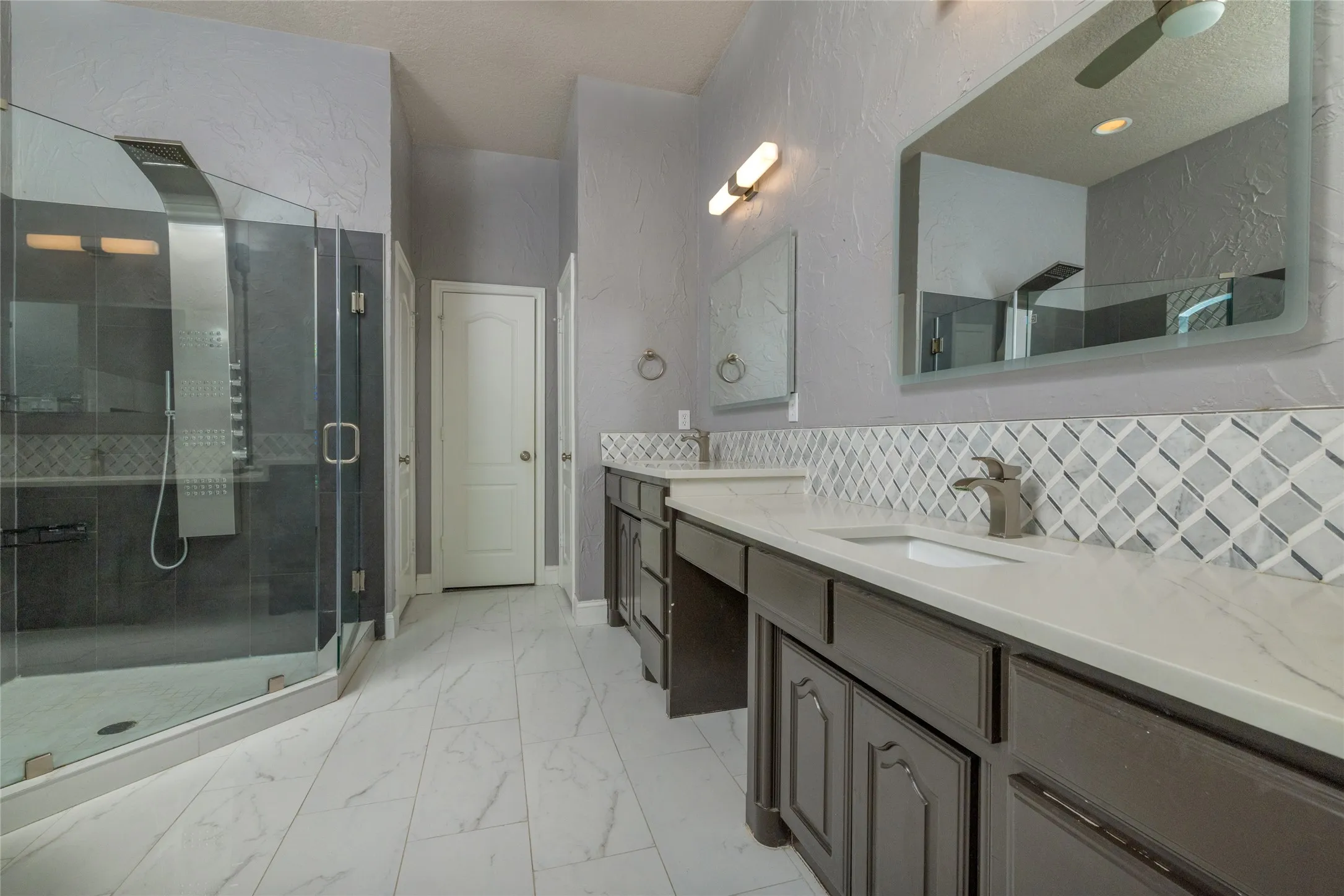 Single Family Residence For Sale in Tarrant County , 8105 Thornwood Drive, North Richland Hills, Texas 76182, 5 Bedroom, 5 Bathroom, 3 Garage spaces, 4,081 Sqft, built in 2001, Preowned, mls#21255780, Real Estate Agent in North Richland Hills, Homes For Sale in Tarrant county, Homes For Sale in North Richland Hills, Realtor in North Richland Hills Texas, Real Estate Brokerage Independent Realty Texas, Luminita Cordes Realtor