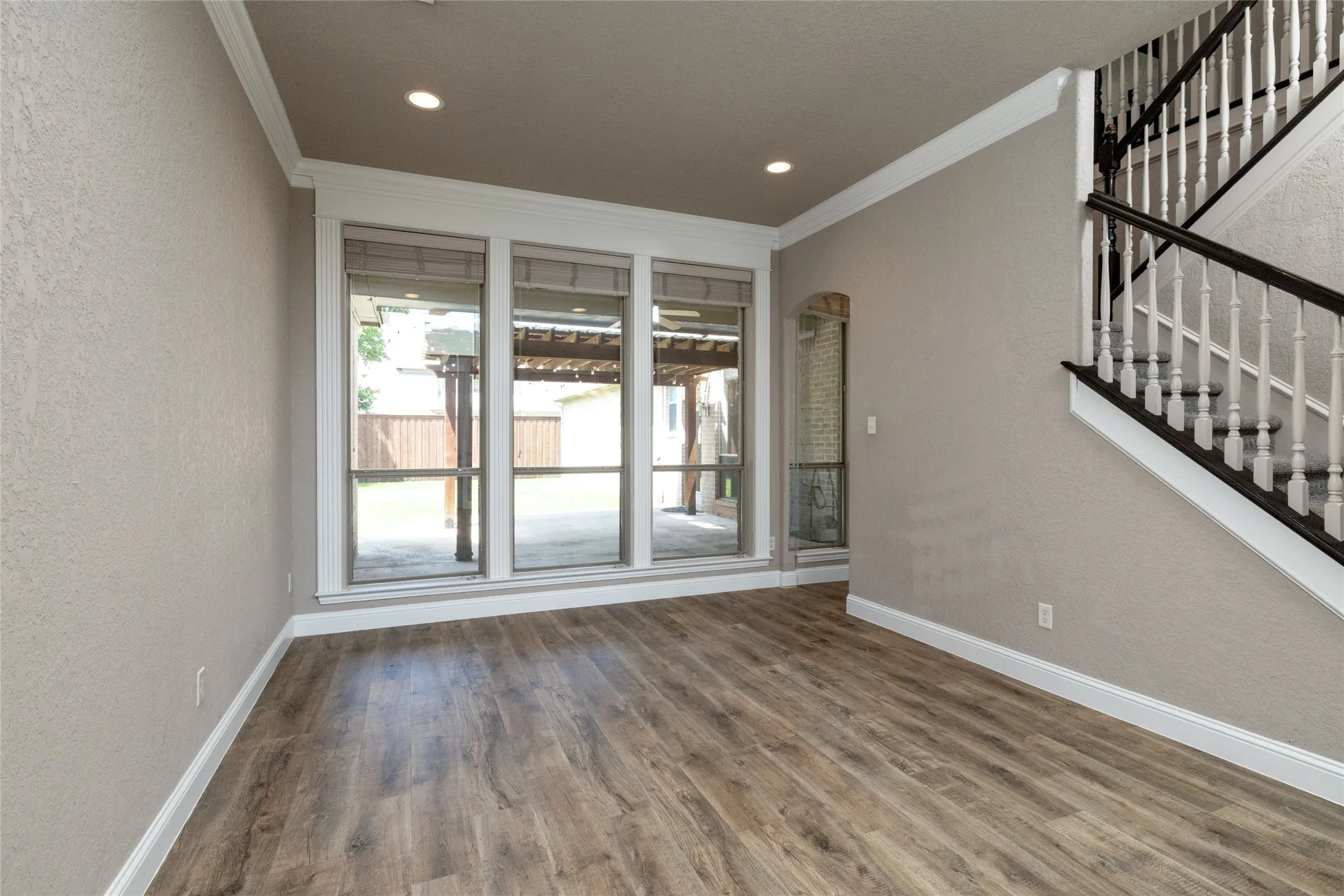 Single Family Residence For Sale in Tarrant County , 8105 Thornwood Drive, North Richland Hills, Texas 76182, 5 Bedroom, 5 Bathroom, 3 Garage spaces, 4,081 Sqft, built in 2001, Preowned, mls#21255780, Real Estate Agent in North Richland Hills, Homes For Sale in Tarrant county, Homes For Sale in North Richland Hills, Realtor in North Richland Hills Texas, Real Estate Brokerage Independent Realty Texas, Luminita Cordes Realtor
