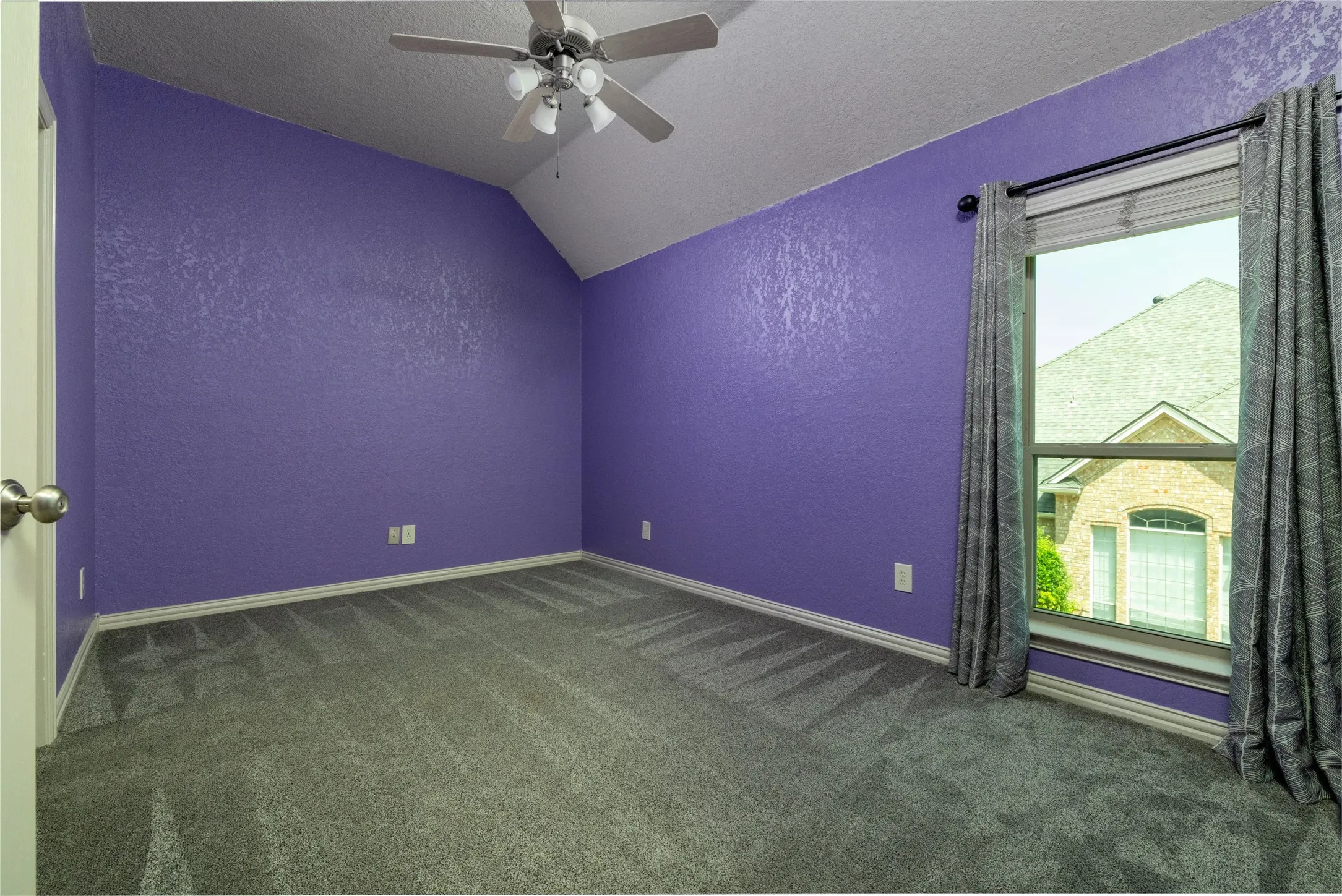 Single Family Residence For Sale in Tarrant County , 8105 Thornwood Drive, North Richland Hills, Texas 76182, 5 Bedroom, 5 Bathroom, 3 Garage spaces, 4,081 Sqft, built in 2001, Preowned, mls#21255780, Real Estate Agent in North Richland Hills, Homes For Sale in Tarrant county, Homes For Sale in North Richland Hills, Realtor in North Richland Hills Texas, Real Estate Brokerage Independent Realty Texas, Luminita Cordes Realtor