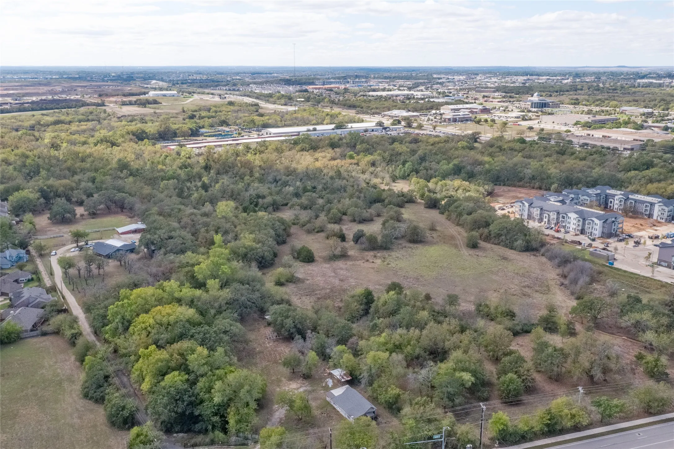 Single Family Residence For Sale in Denton County , 5094 E Mckinney Street, Denton, Texas 76208, 3 Bedroom, 3 Bathroom, 2 Garage spaces, 2,340 Sqft, built in 1982, Preowned, mls#21256015, Real Estate Agent in Denton, Homes For Sale in Denton county, Homes For Sale in Denton, Realtor in Denton Texas, Real Estate Brokerage Independent Realty Texas, Luminita Cordes Realtor