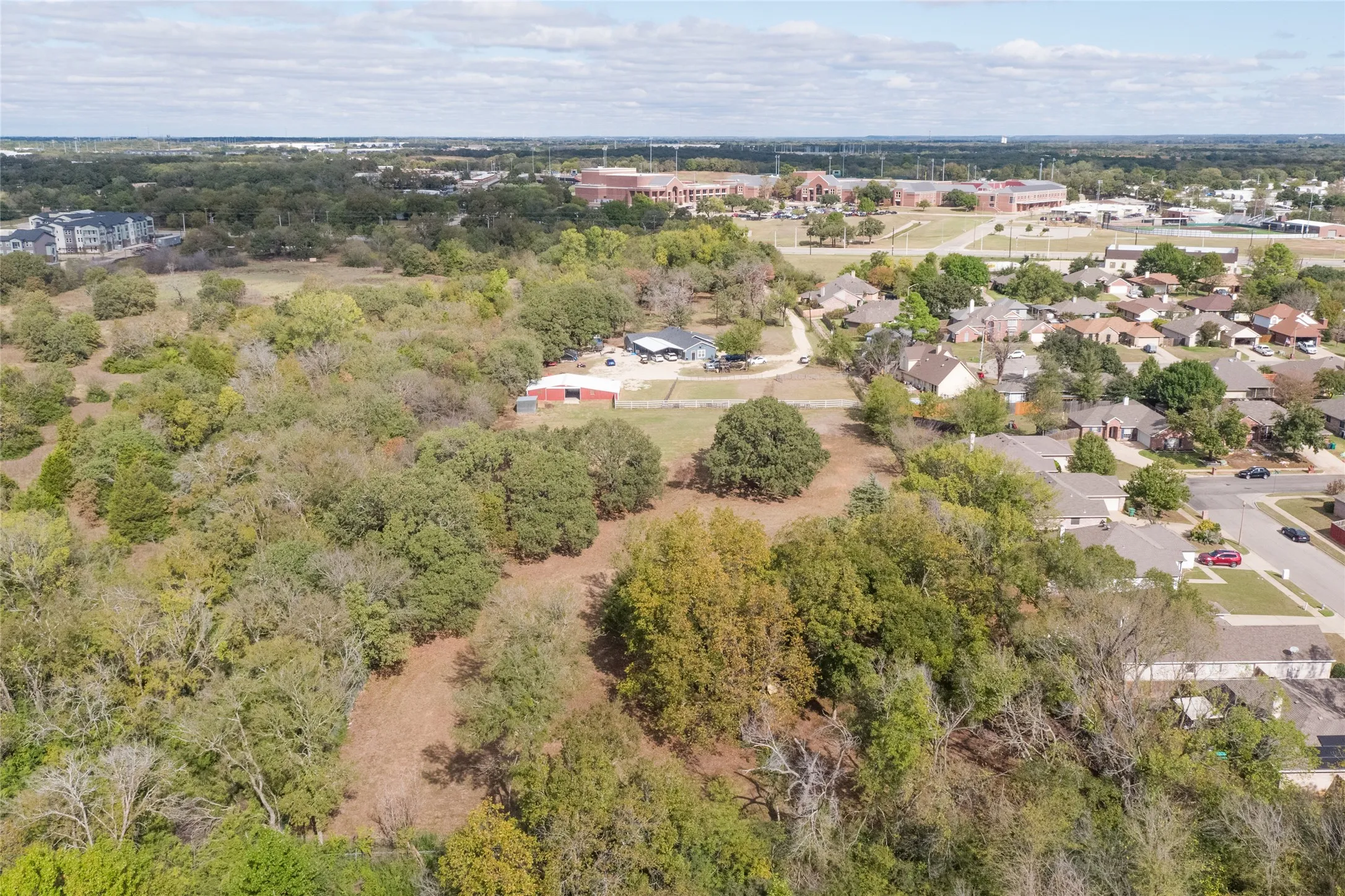 Single Family Residence For Sale in Denton County , 5094 E Mckinney Street, Denton, Texas 76208, 3 Bedroom, 3 Bathroom, 2 Garage spaces, 2,340 Sqft, built in 1982, Preowned, mls#21256015, Real Estate Agent in Denton, Homes For Sale in Denton county, Homes For Sale in Denton, Realtor in Denton Texas, Real Estate Brokerage Independent Realty Texas, Luminita Cordes Realtor