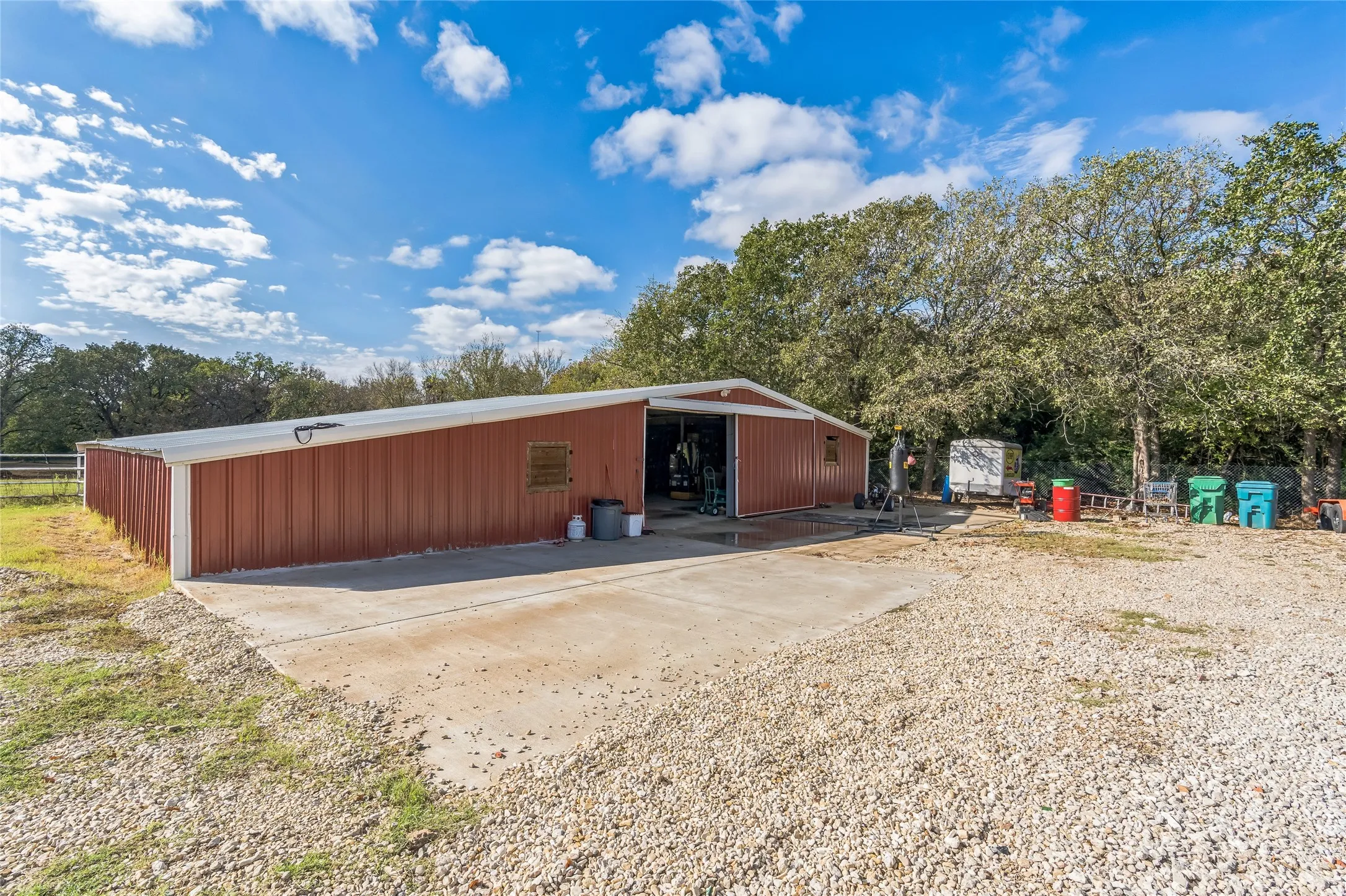 Single Family Residence For Sale in Denton County , 5094 E Mckinney Street, Denton, Texas 76208, 3 Bedroom, 3 Bathroom, 2 Garage spaces, 2,340 Sqft, built in 1982, Preowned, mls#21256015, Real Estate Agent in Denton, Homes For Sale in Denton county, Homes For Sale in Denton, Realtor in Denton Texas, Real Estate Brokerage Independent Realty Texas, Luminita Cordes Realtor