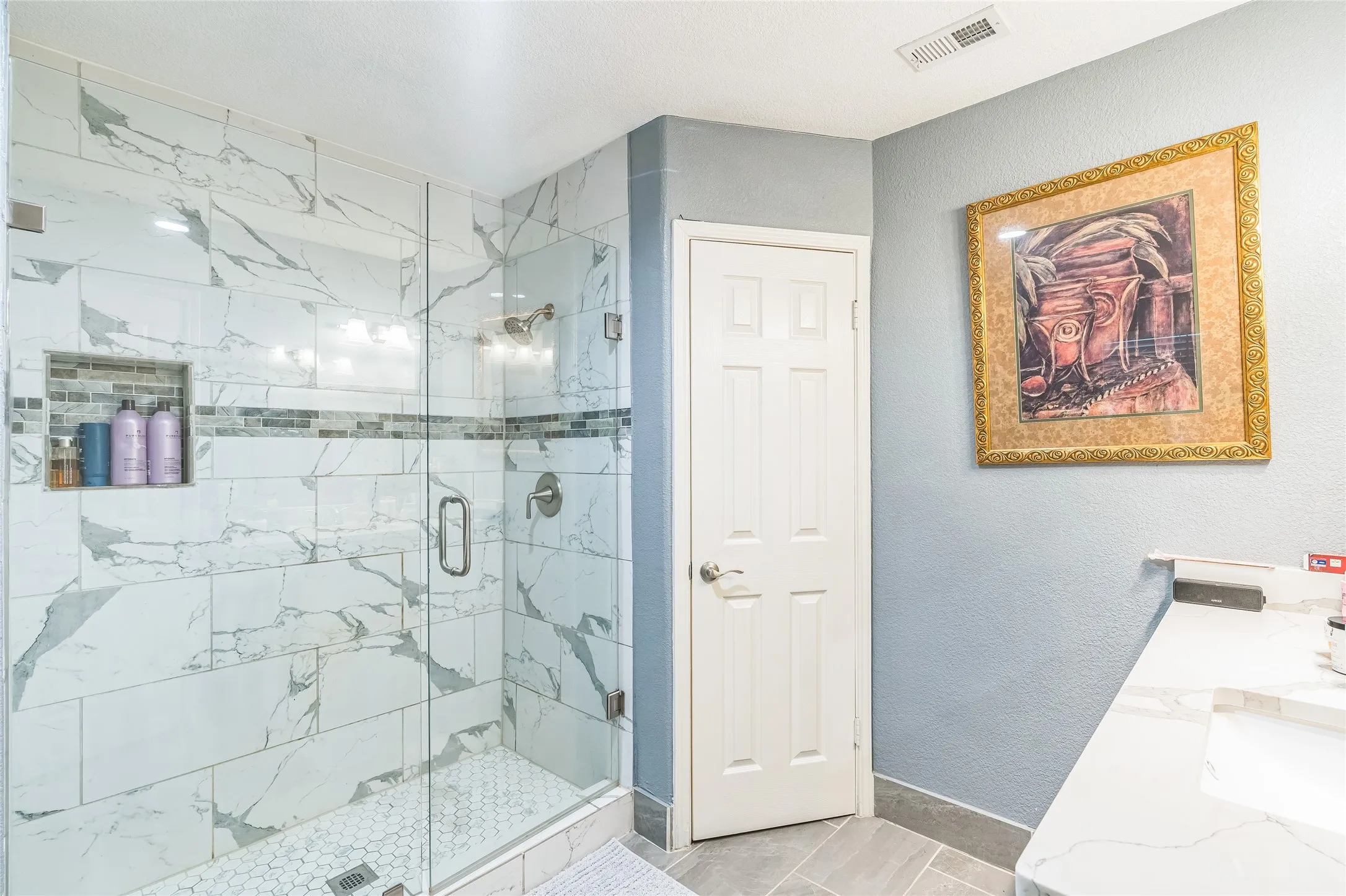 Single Family Residence For Sale in Denton County , 5094 E Mckinney Street, Denton, Texas 76208, 3 Bedroom, 3 Bathroom, 2 Garage spaces, 2,340 Sqft, built in 1982, Preowned, mls#21256015, Real Estate Agent in Denton, Homes For Sale in Denton county, Homes For Sale in Denton, Realtor in Denton Texas, Real Estate Brokerage Independent Realty Texas, Luminita Cordes Realtor