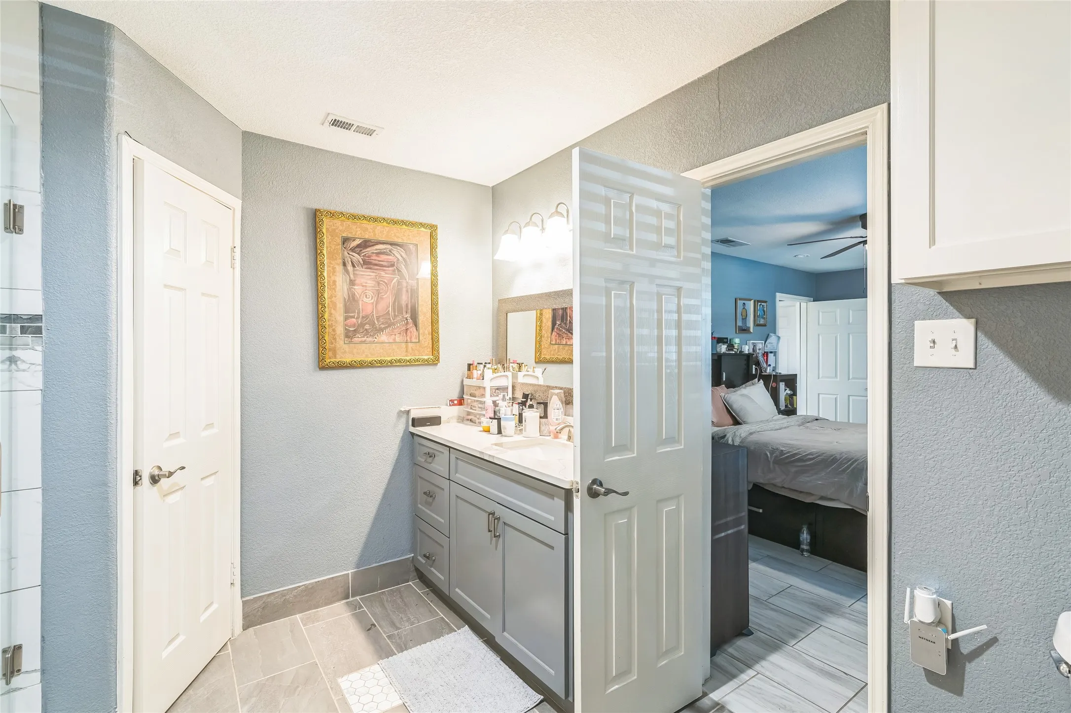 Single Family Residence For Sale in Denton County , 5094 E Mckinney Street, Denton, Texas 76208, 3 Bedroom, 3 Bathroom, 2 Garage spaces, 2,340 Sqft, built in 1982, Preowned, mls#21256015, Real Estate Agent in Denton, Homes For Sale in Denton county, Homes For Sale in Denton, Realtor in Denton Texas, Real Estate Brokerage Independent Realty Texas, Luminita Cordes Realtor